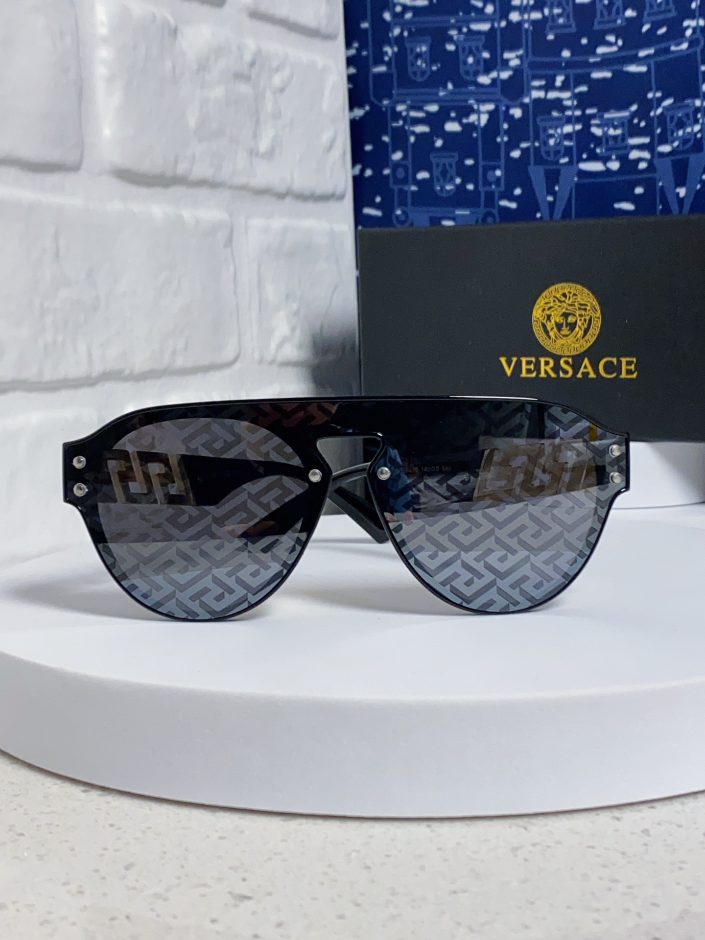  Versace范思哲 2025新款前卫太阳眼镜印花 一片式字母个性韩版太阳镜时尚街拍百搭 男士 女士墨