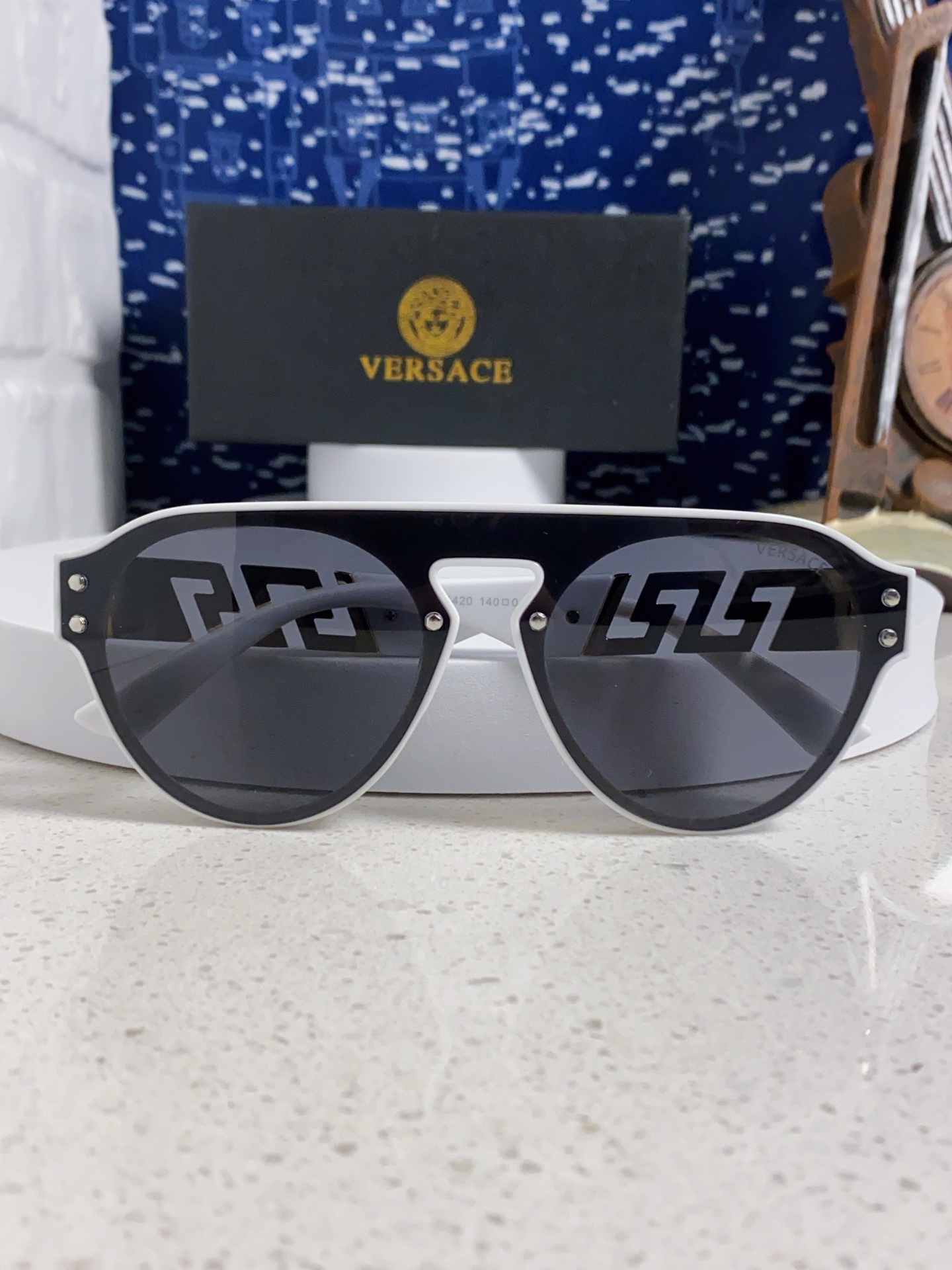  Versace范思哲 2025新款前卫太阳眼镜印花 一片式字母个性韩版太阳镜时尚街拍百搭 男士 女士墨