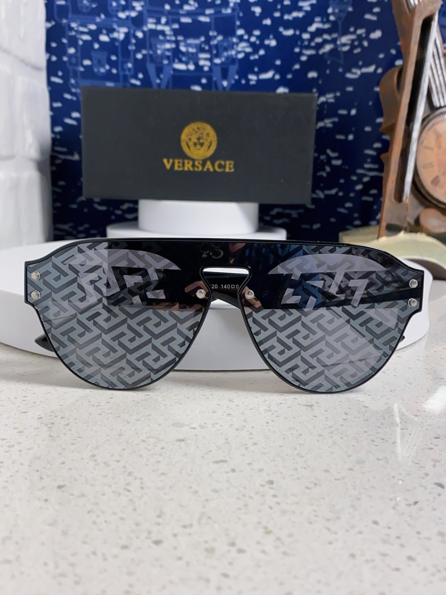  Versace范思哲 2025新款前卫太阳眼镜印花 一片式字母个性韩版太阳镜时尚街拍百搭 男士 女士墨