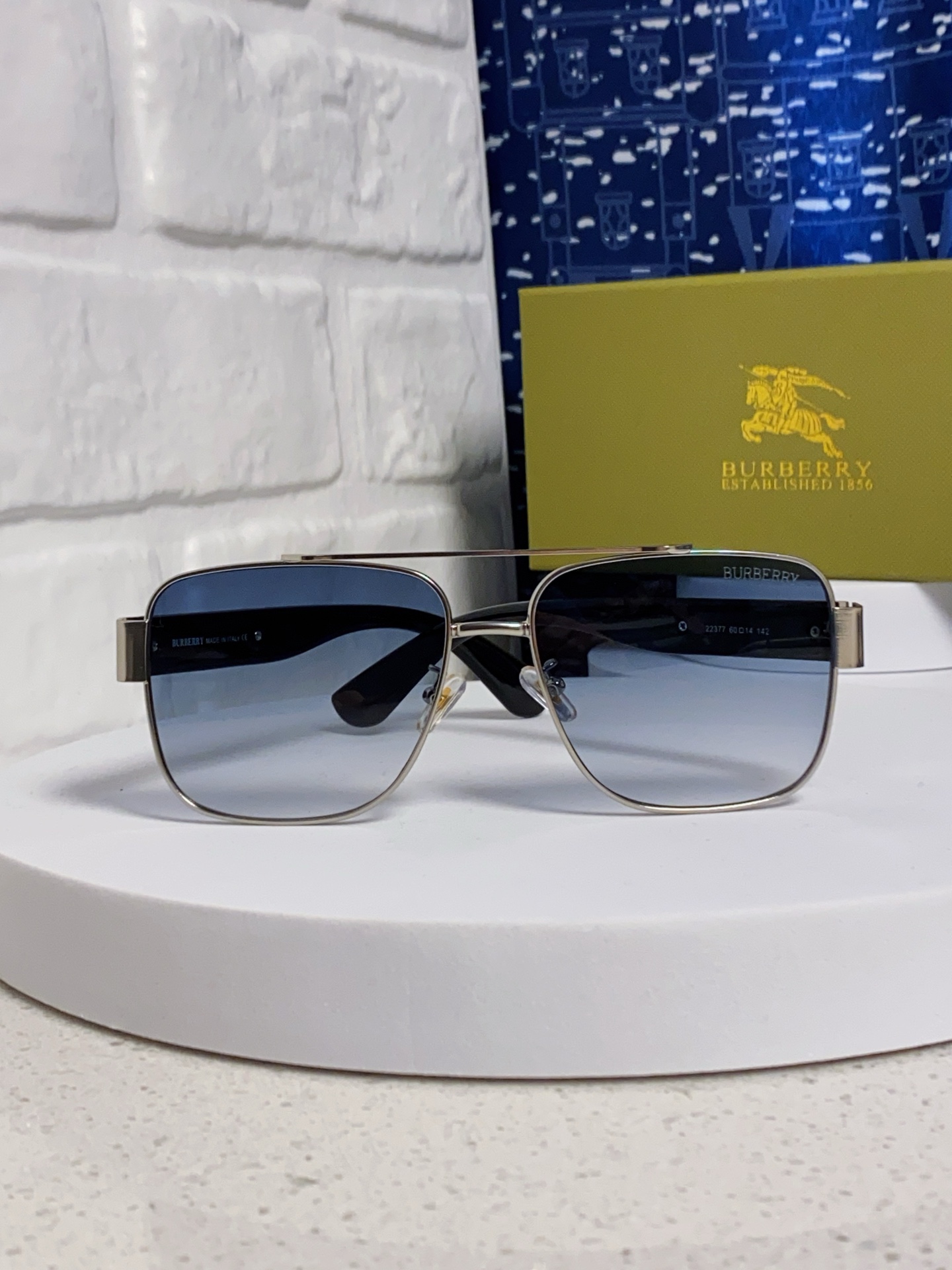  Burberry巴宝莉 2025新款金属双梁方形太阳眼镜男女通用VS时尚遮阳墨镜防紫外线