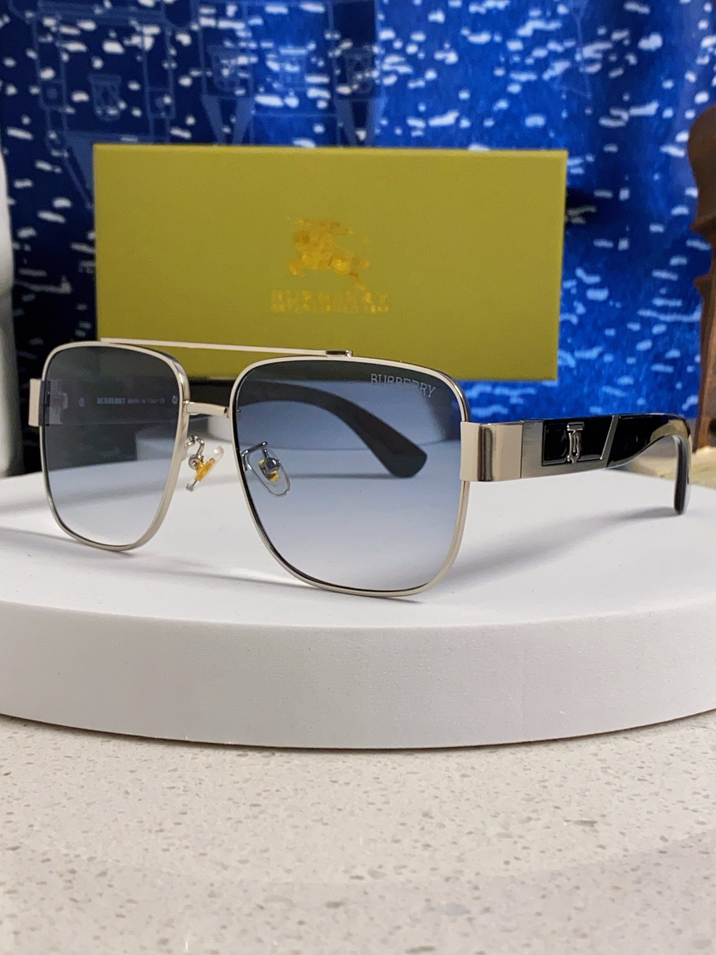  Burberry巴宝莉 2025新款金属双梁方形太阳眼镜男女通用VS时尚遮阳墨镜防紫外线