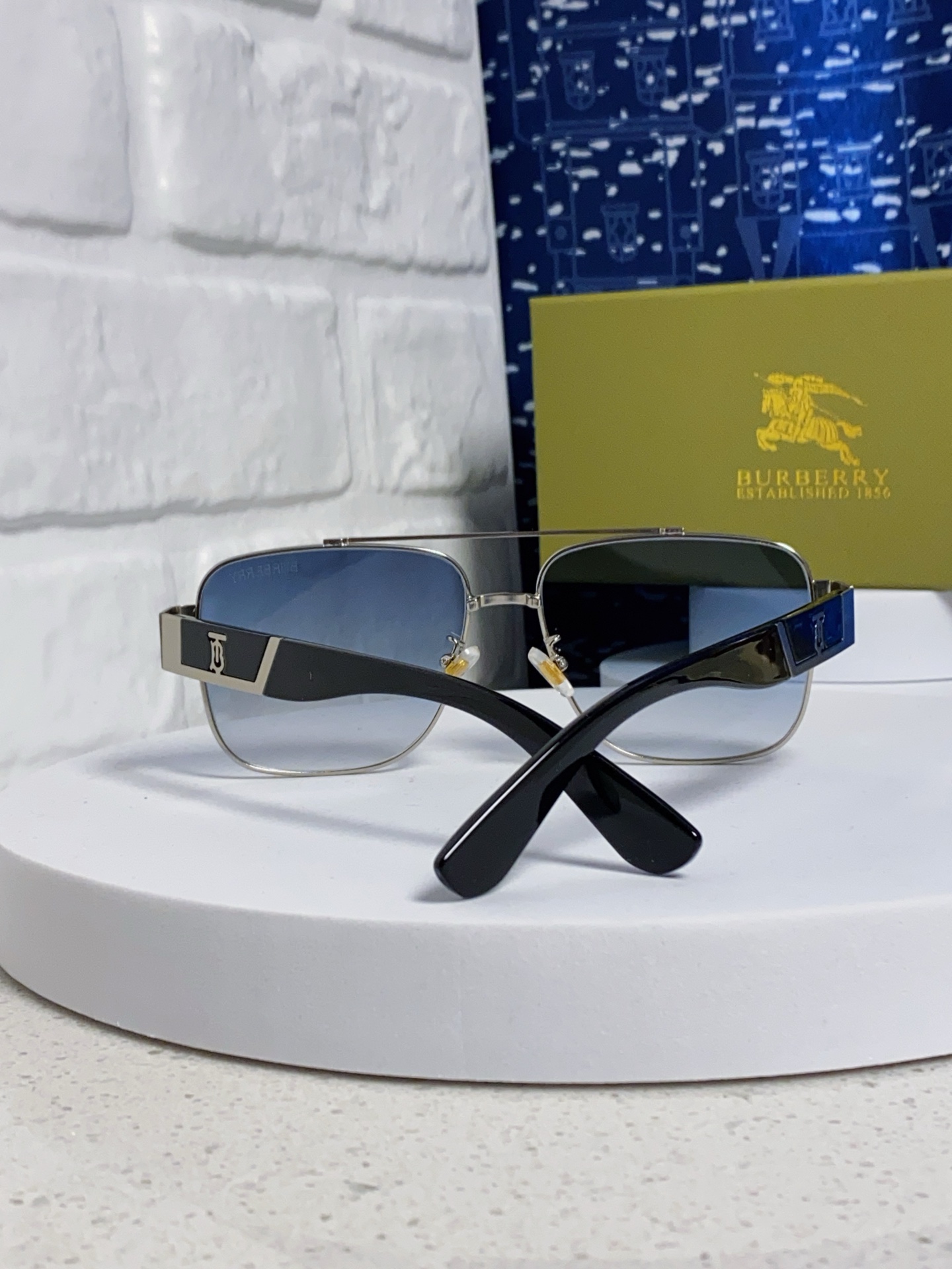  Burberry巴宝莉 2025新款金属双梁方形太阳眼镜男女通用VS时尚遮阳墨镜防紫外线