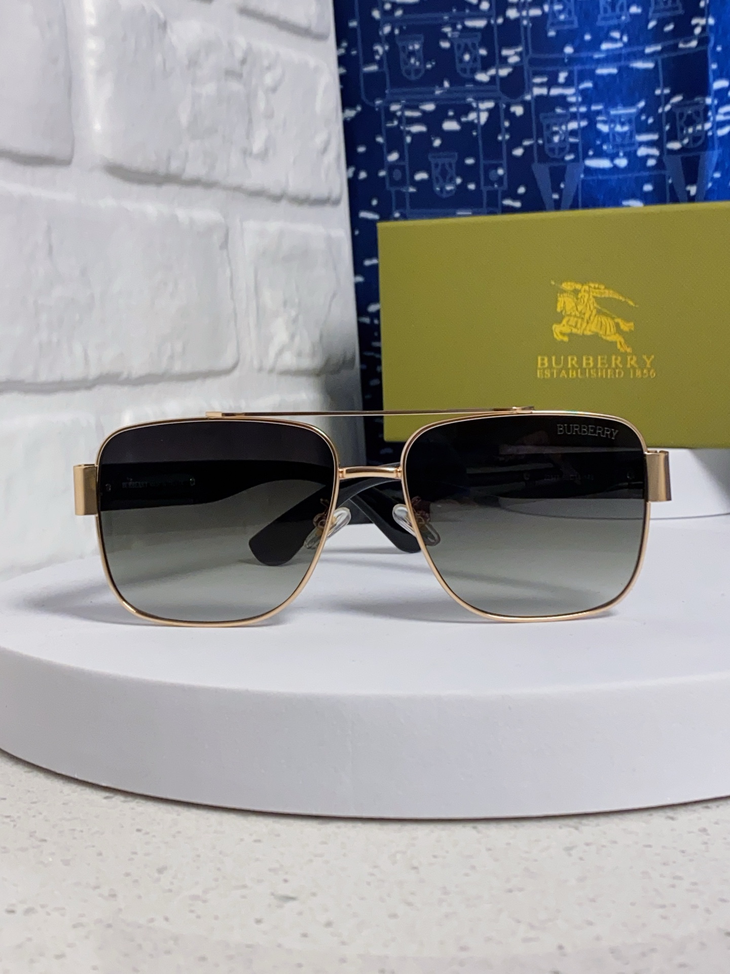  Burberry巴宝莉 2025新款金属双梁方形太阳眼镜男女通用VS时尚遮阳墨镜防紫外线