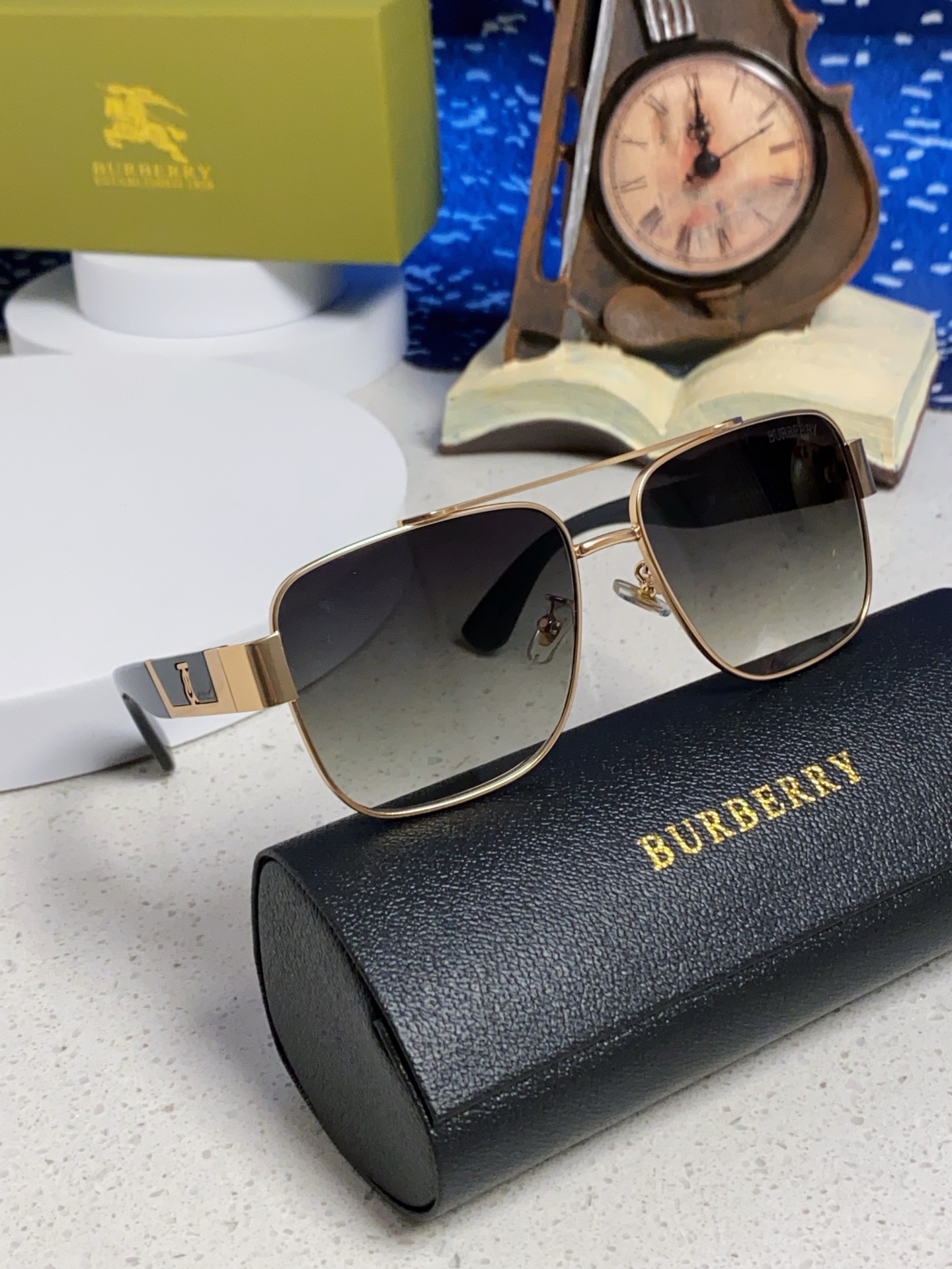  Burberry巴宝莉 2025新款金属双梁方形太阳眼镜男女通用VS时尚遮阳墨镜防紫外线