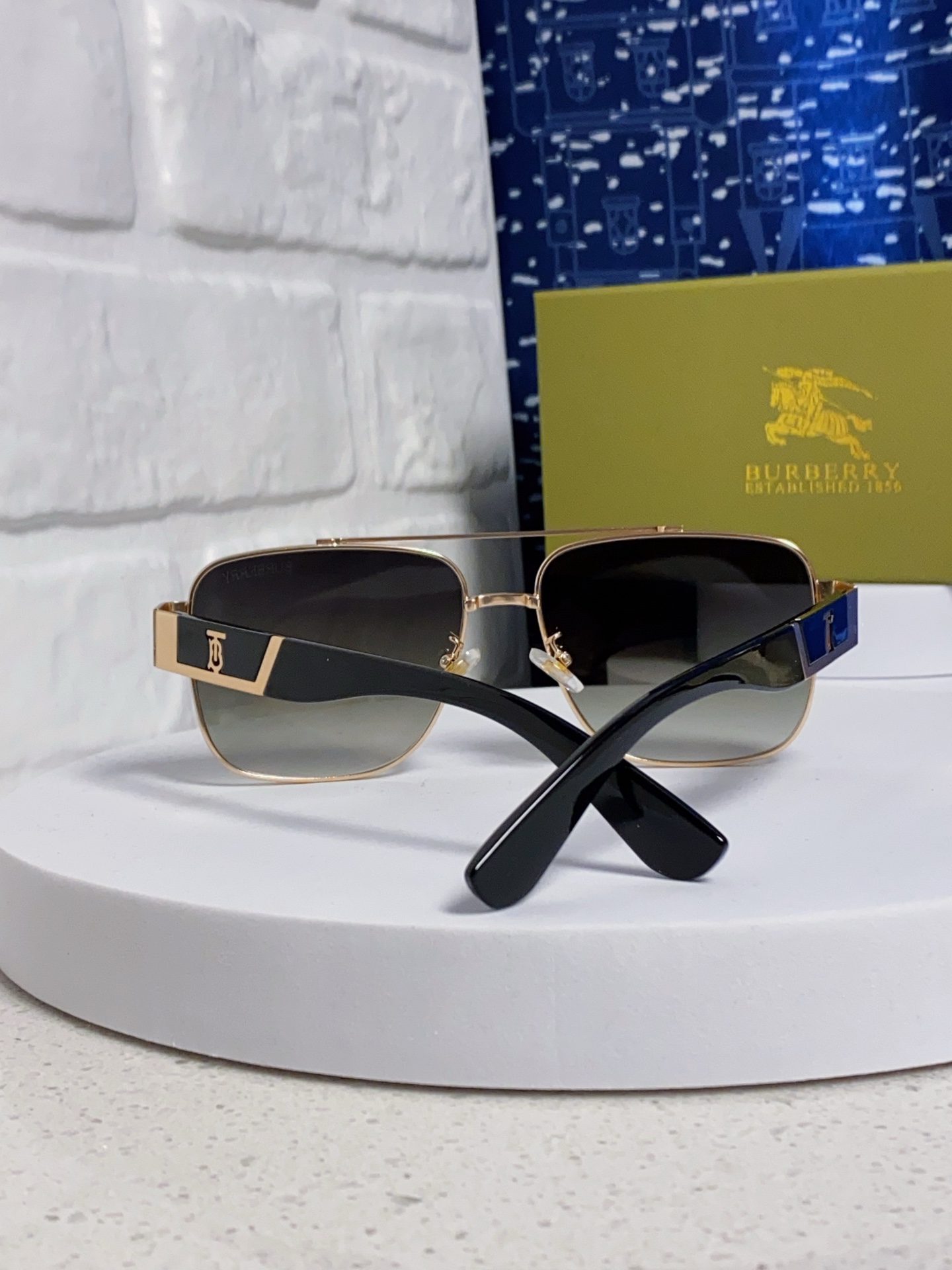  Burberry巴宝莉 2025新款金属双梁方形太阳眼镜男女通用VS时尚遮阳墨镜防紫外线