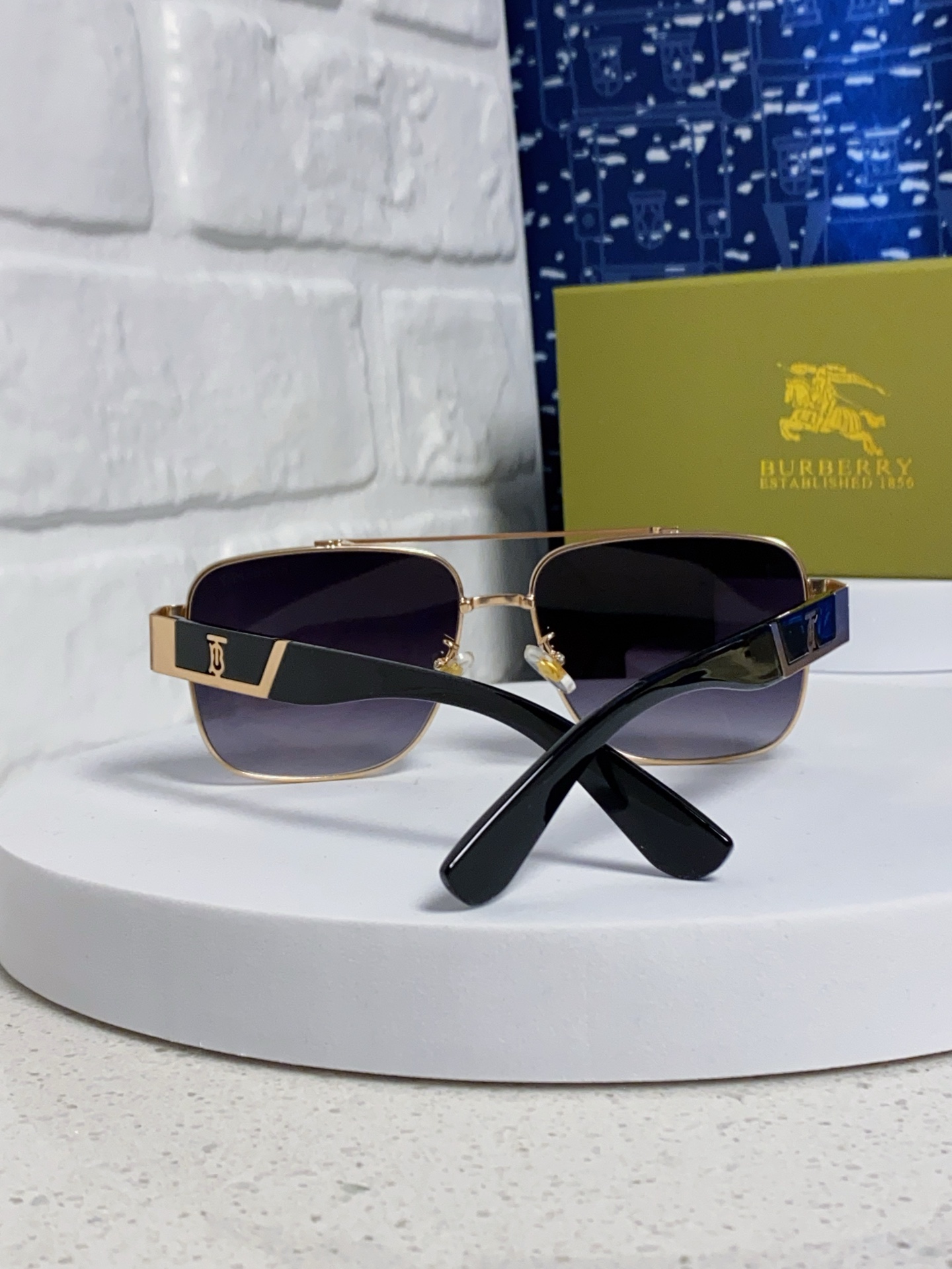  Burberry巴宝莉 2025新款金属双梁方形太阳眼镜男女通用VS时尚遮阳墨镜防紫外线