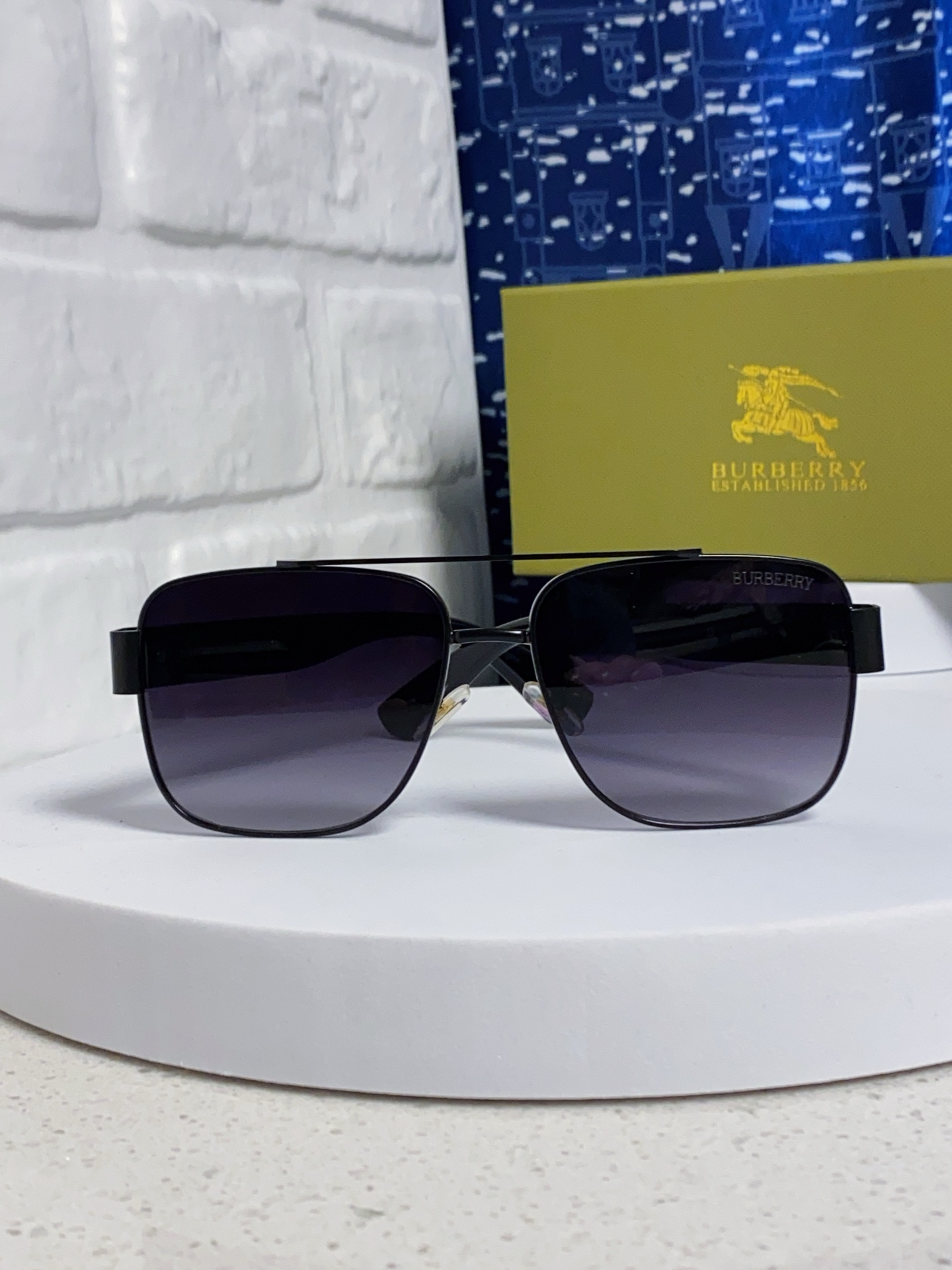  Burberry巴宝莉 2025新款金属双梁方形太阳眼镜男女通用VS时尚遮阳墨镜防紫外线