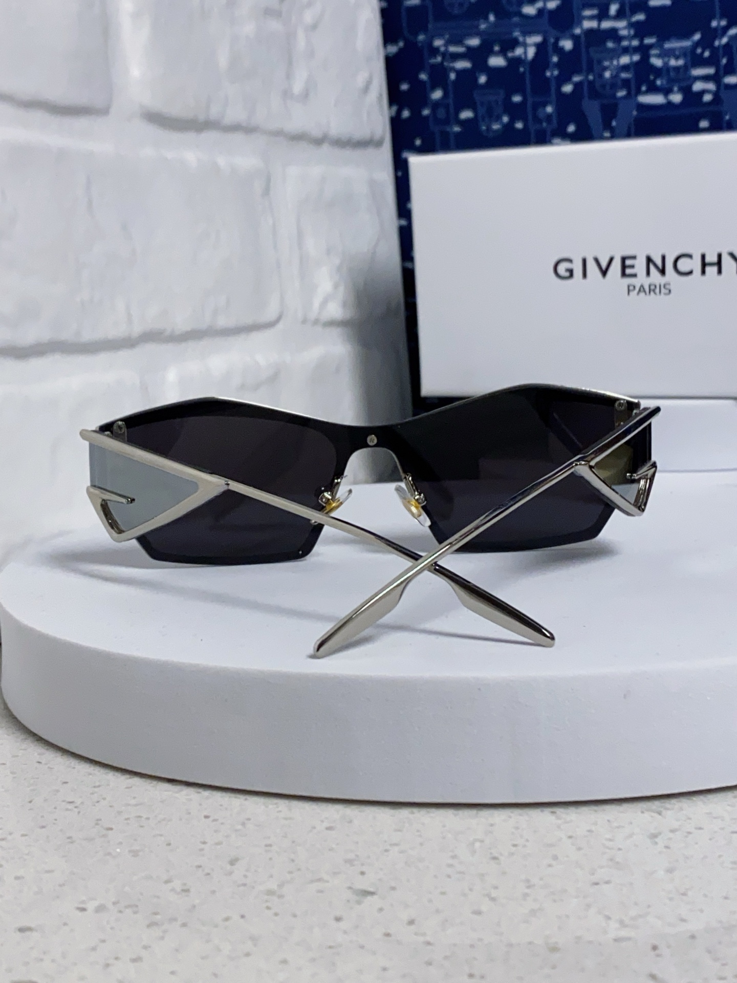  Givenchy纪梵希 2025新款不规则金属框墨镜时尚潮流个性街拍凹造型男女同款太阳镜 