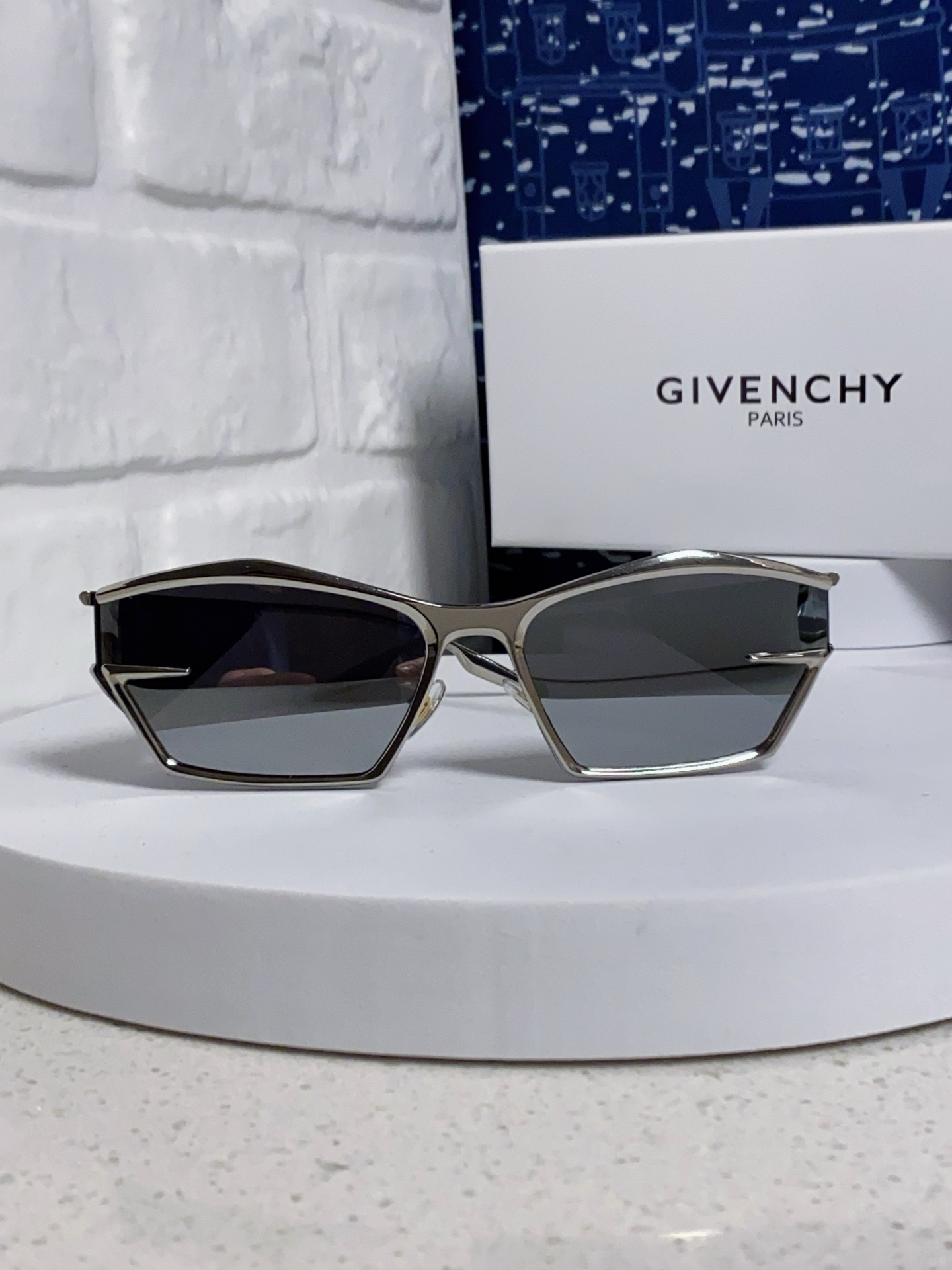  Givenchy纪梵希 2025新款不规则金属框墨镜时尚潮流个性街拍凹造型男女同款太阳镜 
