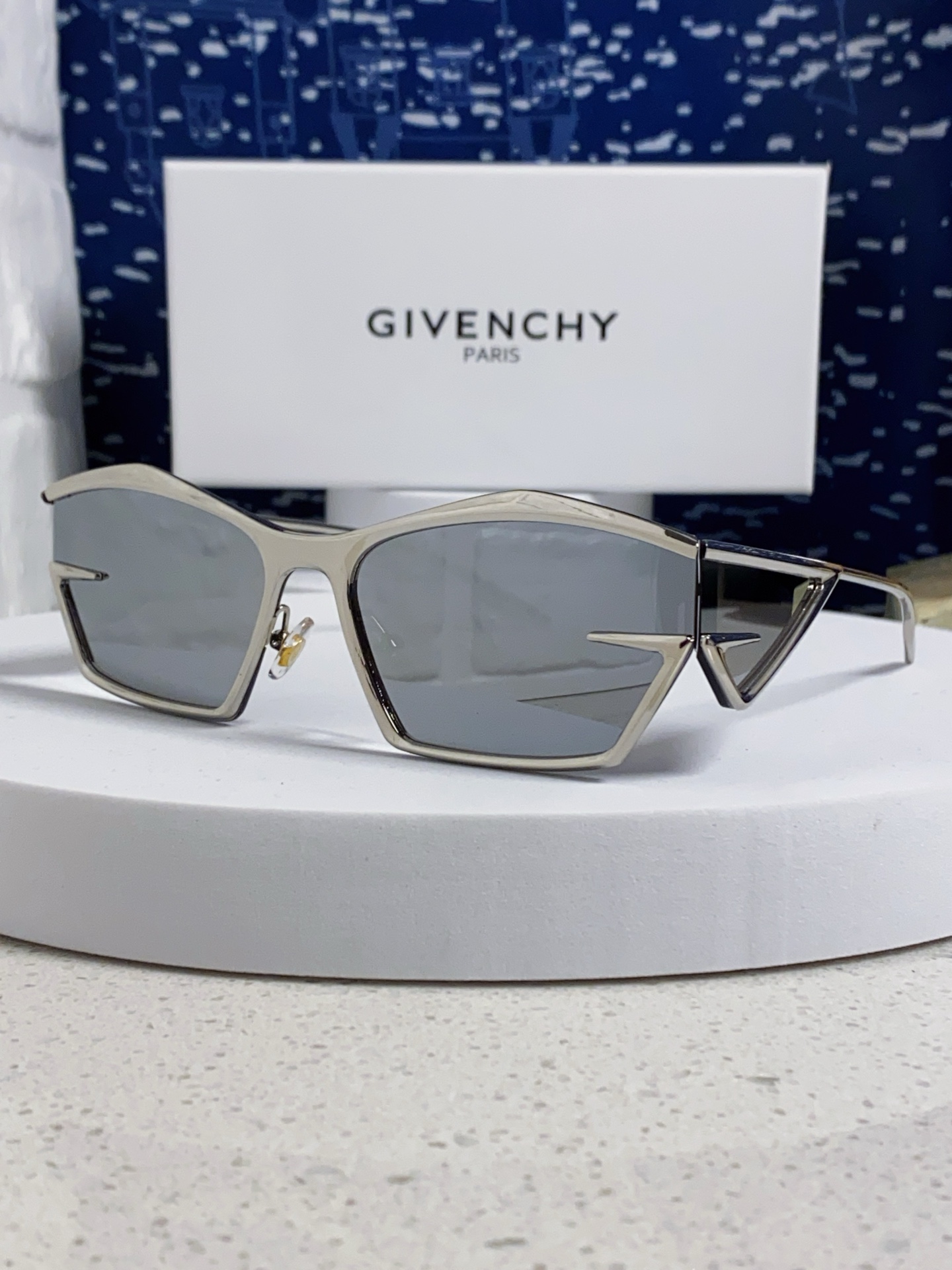  Givenchy纪梵希 2025新款不规则金属框墨镜时尚潮流个性街拍凹造型男女同款太阳镜 