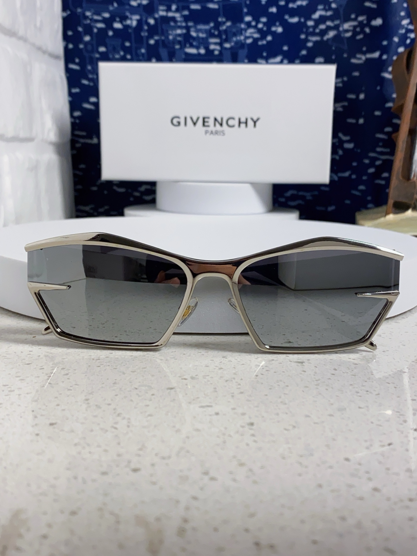  Givenchy纪梵希 2025新款不规则金属框墨镜时尚潮流个性街拍凹造型男女同款太阳镜 