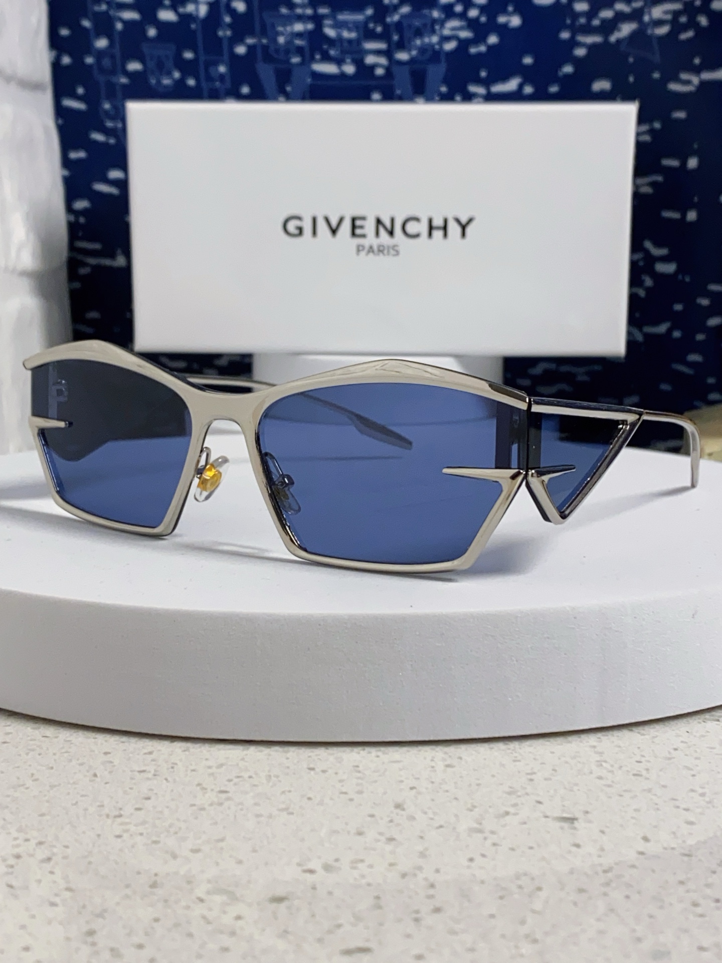  Givenchy纪梵希 2025新款不规则金属框墨镜时尚潮流个性街拍凹造型男女同款太阳镜 