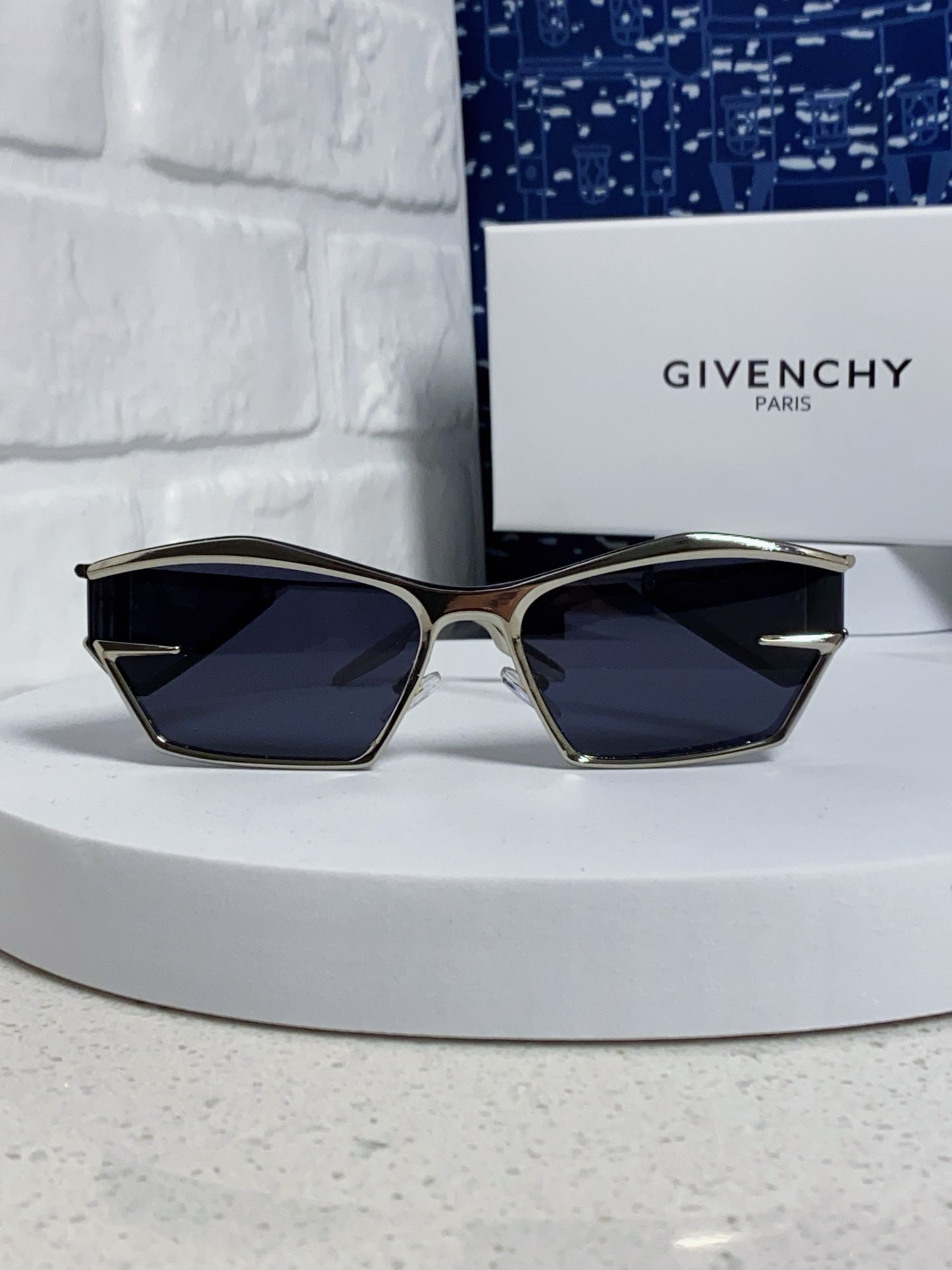 Givenchy纪梵希 2025新款不规则金属框墨镜时尚潮流个性街拍凹造型男女同款太阳镜 