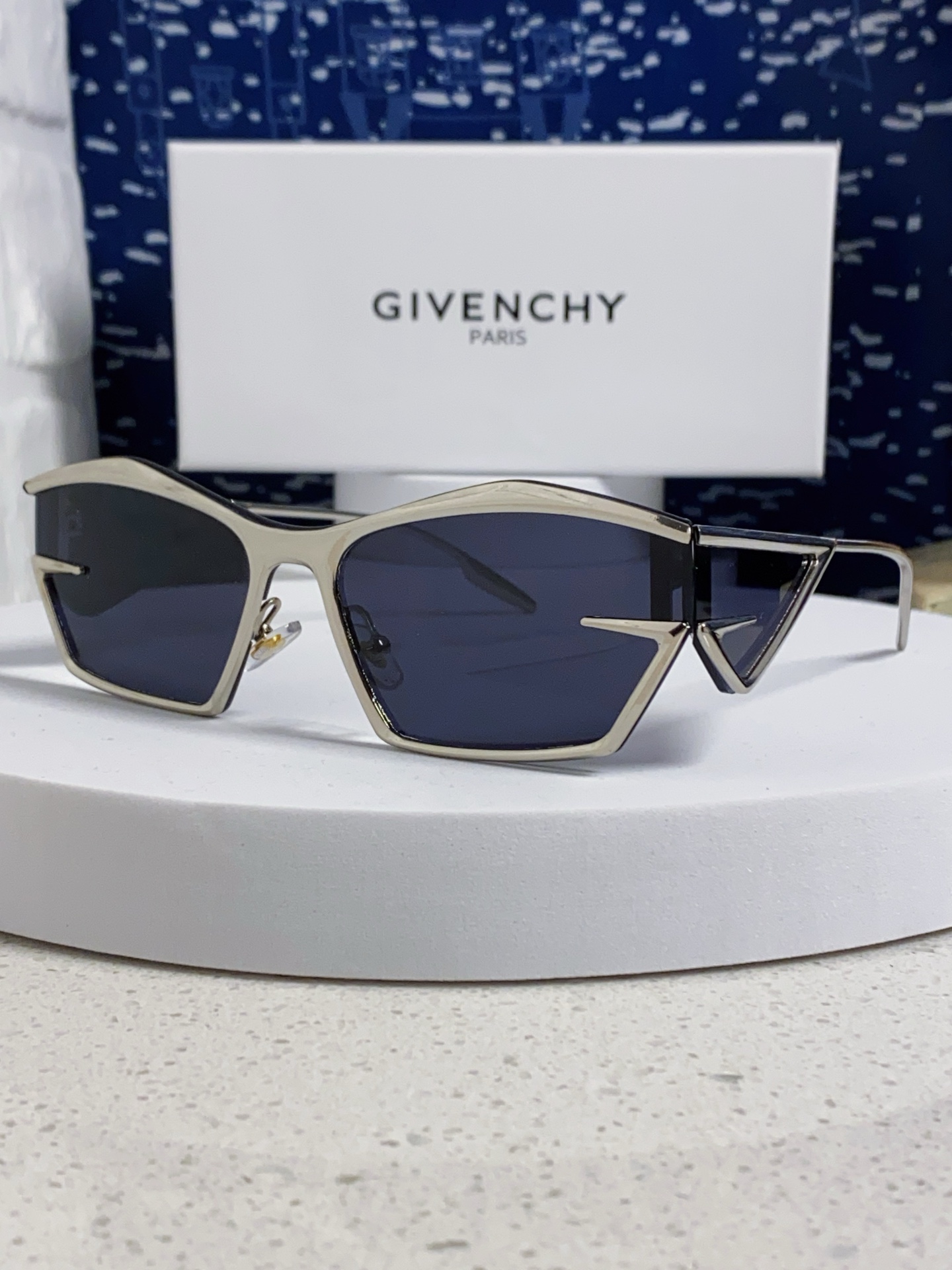  Givenchy纪梵希 2025新款不规则金属框墨镜时尚潮流个性街拍凹造型男女同款太阳镜 