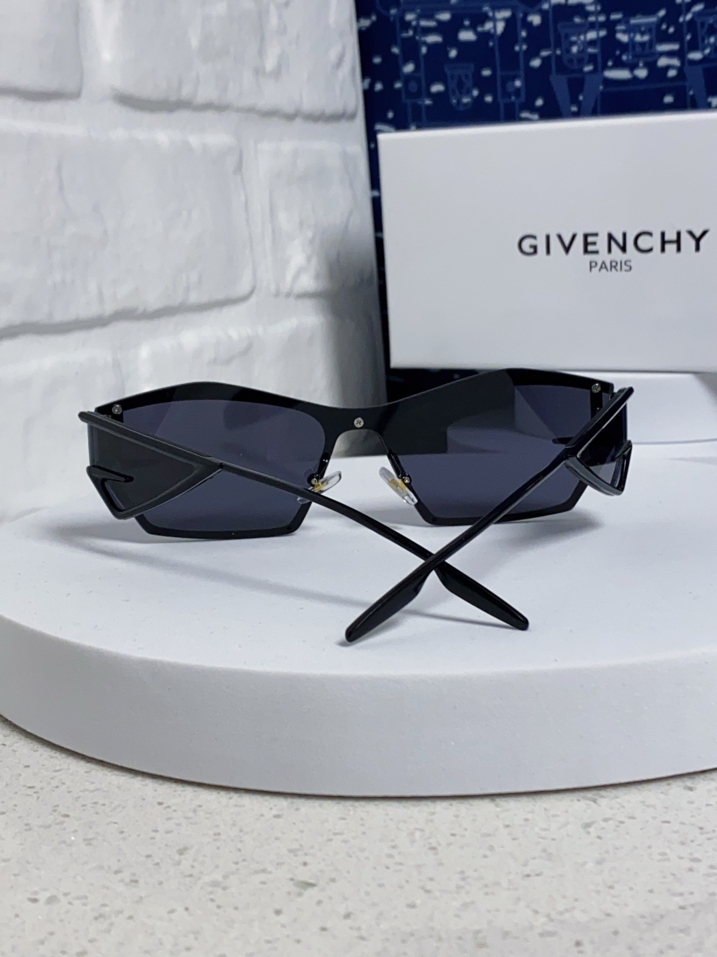  Givenchy纪梵希 2025新款不规则金属框墨镜时尚潮流个性街拍凹造型男女同款太阳镜 
