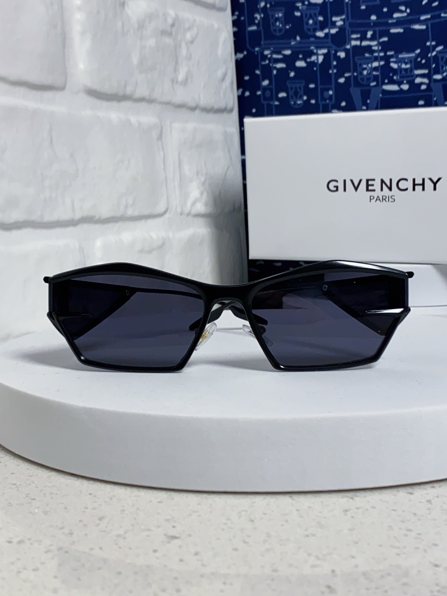  Givenchy纪梵希 2025新款不规则金属框墨镜时尚潮流个性街拍凹造型男女同款太阳镜 