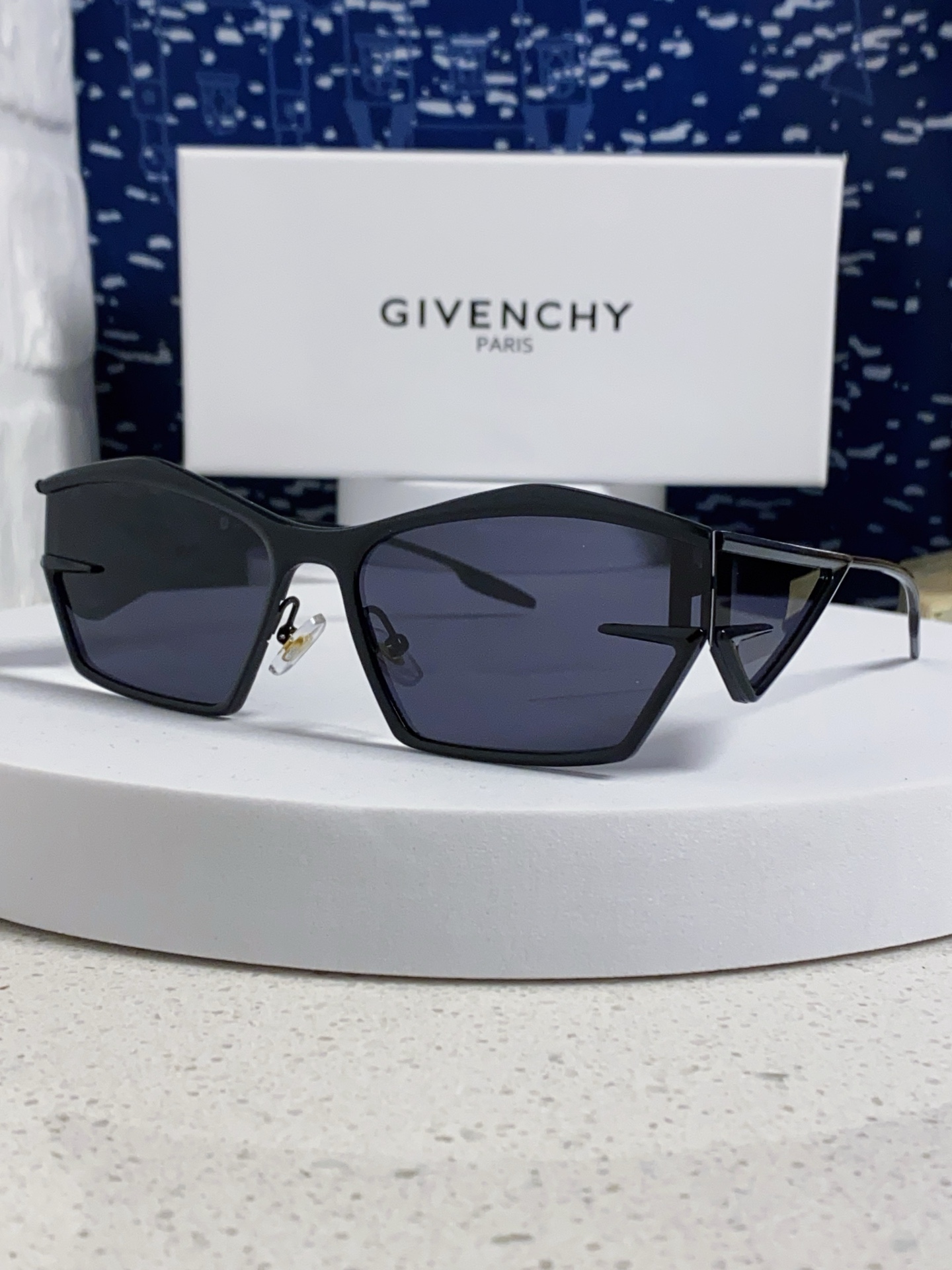  Givenchy纪梵希 2025新款不规则金属框墨镜时尚潮流个性街拍凹造型男女同款太阳镜 