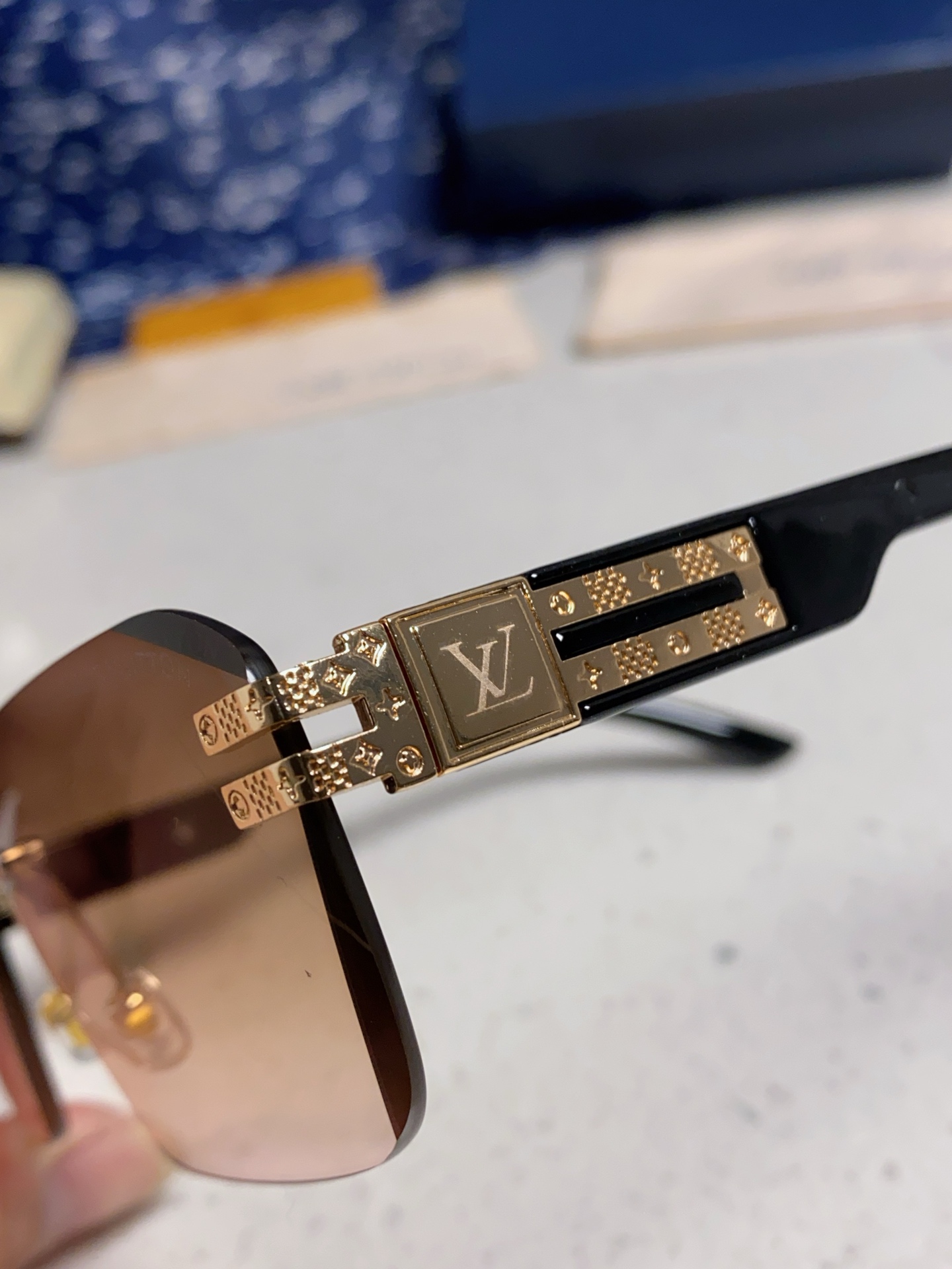  Louis Vuitton路易威登 2025Lv新款无框切边太阳镜小方框潮流眼镜 网红款个性墨镜