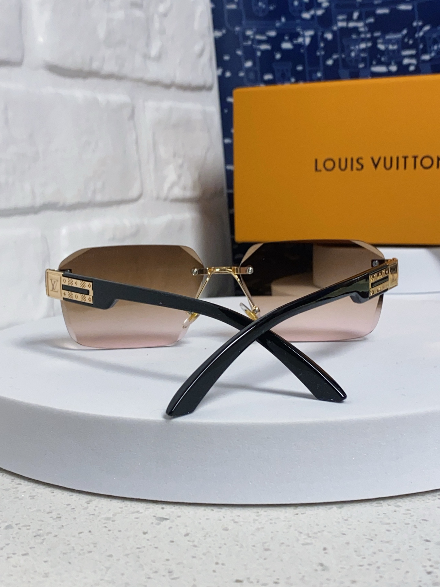  Louis Vuitton路易威登 2025Lv新款无框切边太阳镜小方框潮流眼镜 网红款个性墨镜