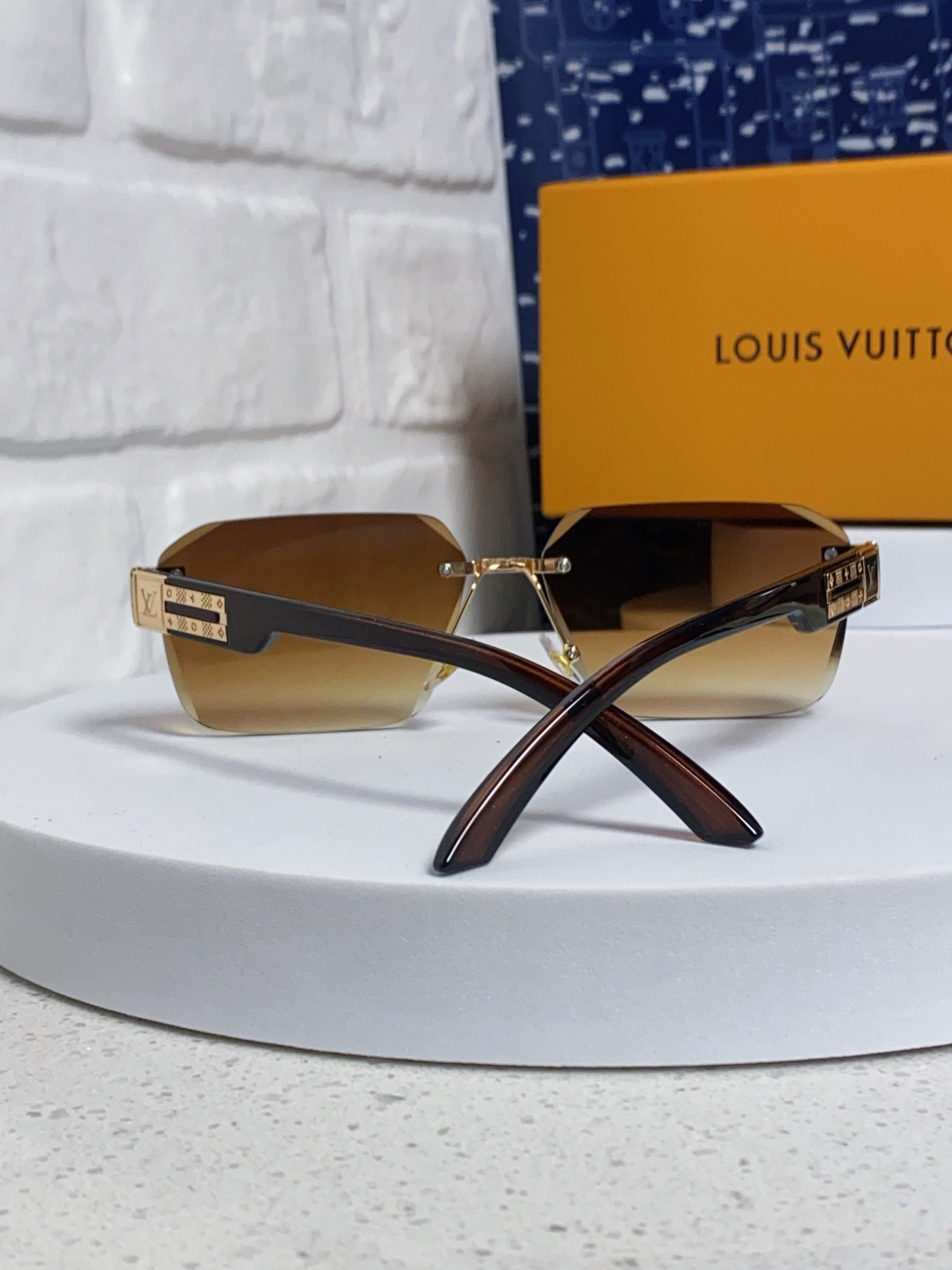  Louis Vuitton路易威登 2025Lv新款无框切边太阳镜小方框潮流眼镜 网红款个性墨镜