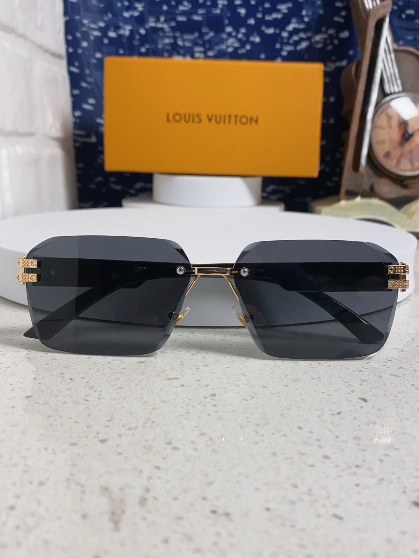  Louis Vuitton路易威登 2025Lv新款无框切边太阳镜小方框潮流眼镜 网红款个性墨镜