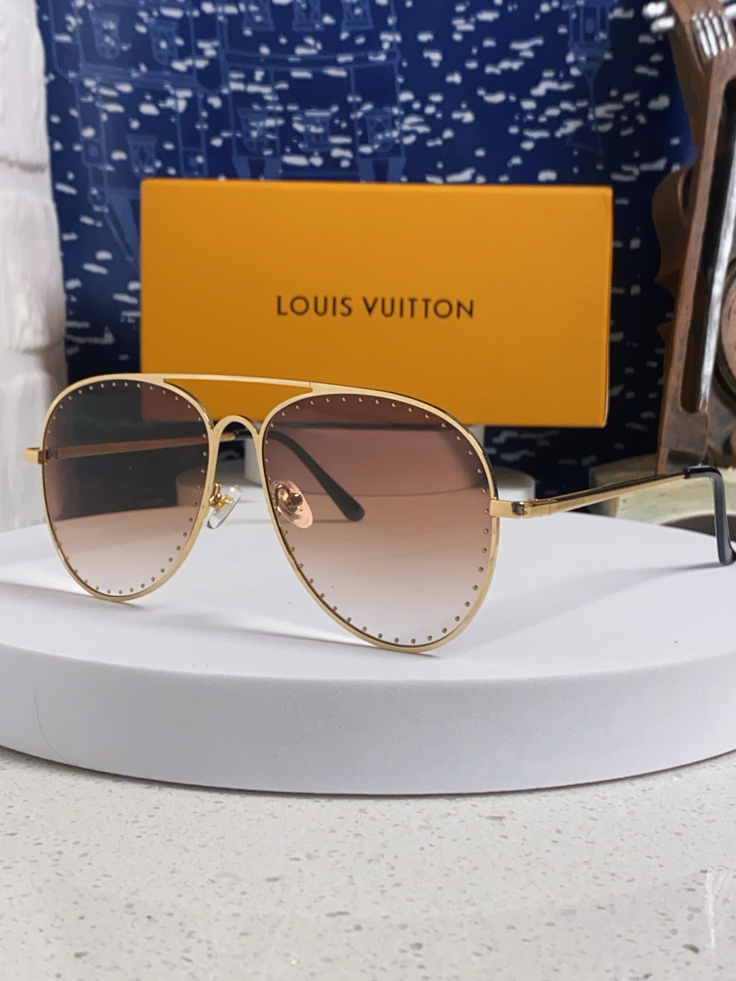  LouisVuitton路易威登 LV新款玫瑰的故事刘亦菲同款眼镜黄亦玫太阳镜金属铆钉大框墨镜