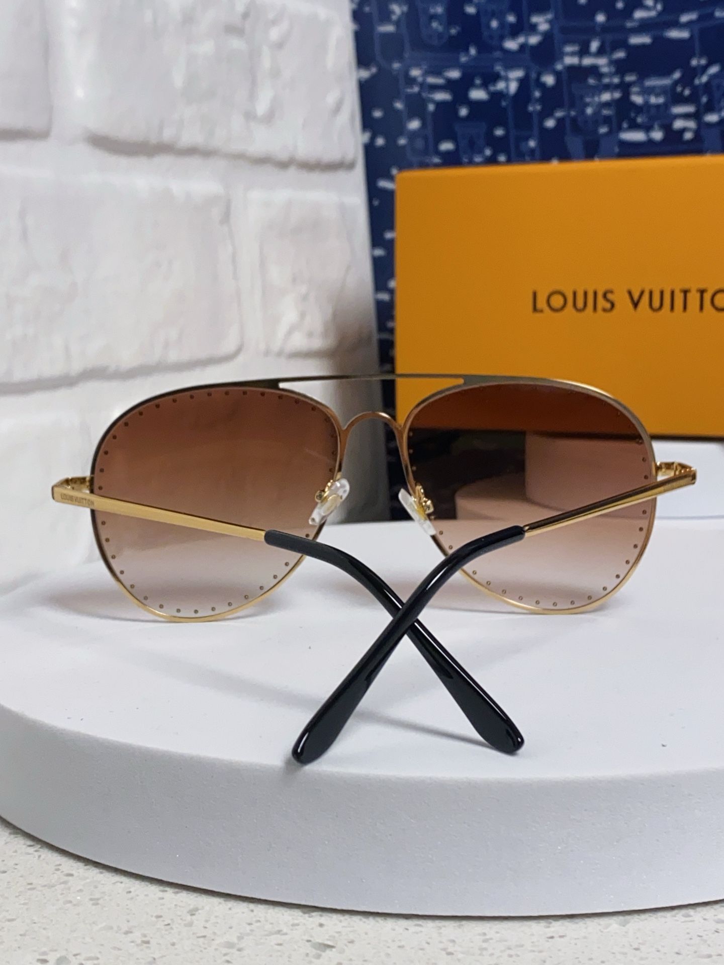  LouisVuitton路易威登 LV新款玫瑰的故事刘亦菲同款眼镜黄亦玫太阳镜金属铆钉大框墨镜