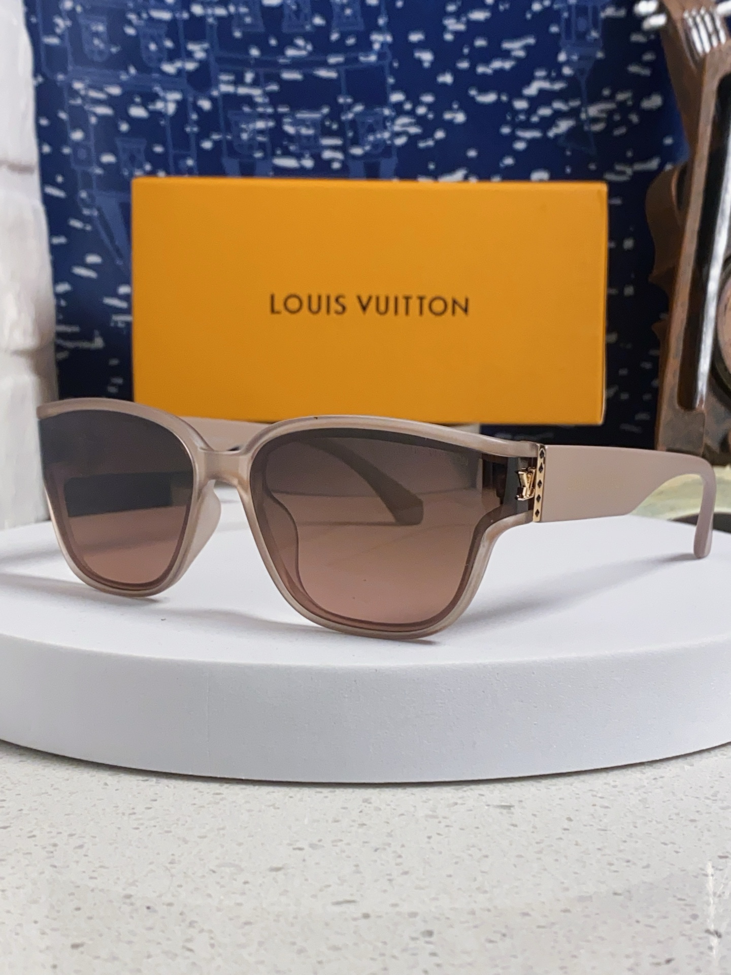  Louis Vuitton路易威登 2025Lv新款 韩版墨镜女防紫外线大框显瘦高清高端镜片 太阳镜 