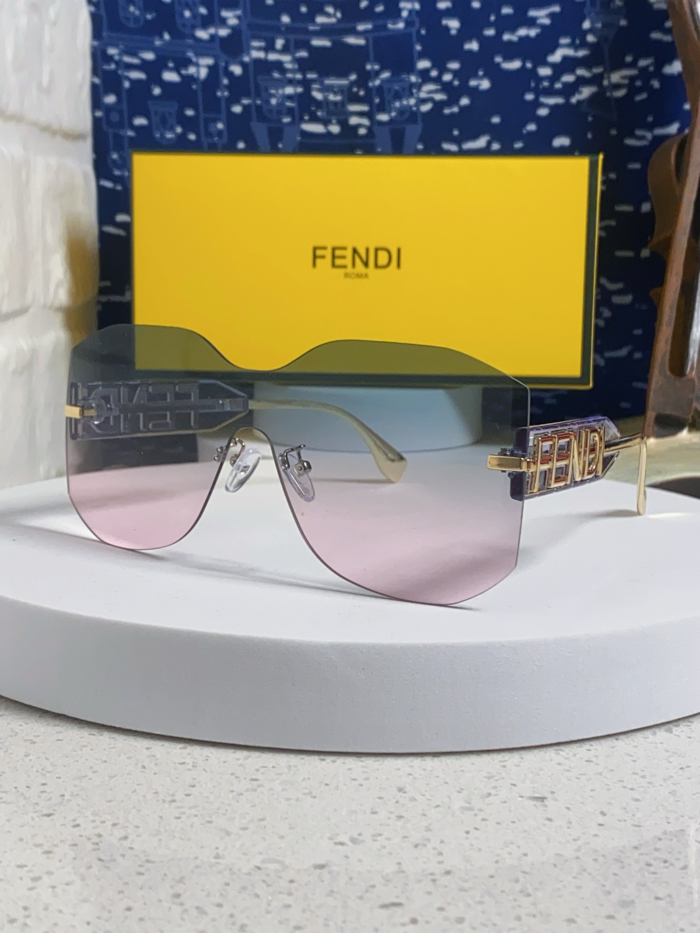  Fendi芬迪 2025新款多边形无框太阳眼镜女FE4006U时尚个性欧美明星款遮阳墨镜男女通用