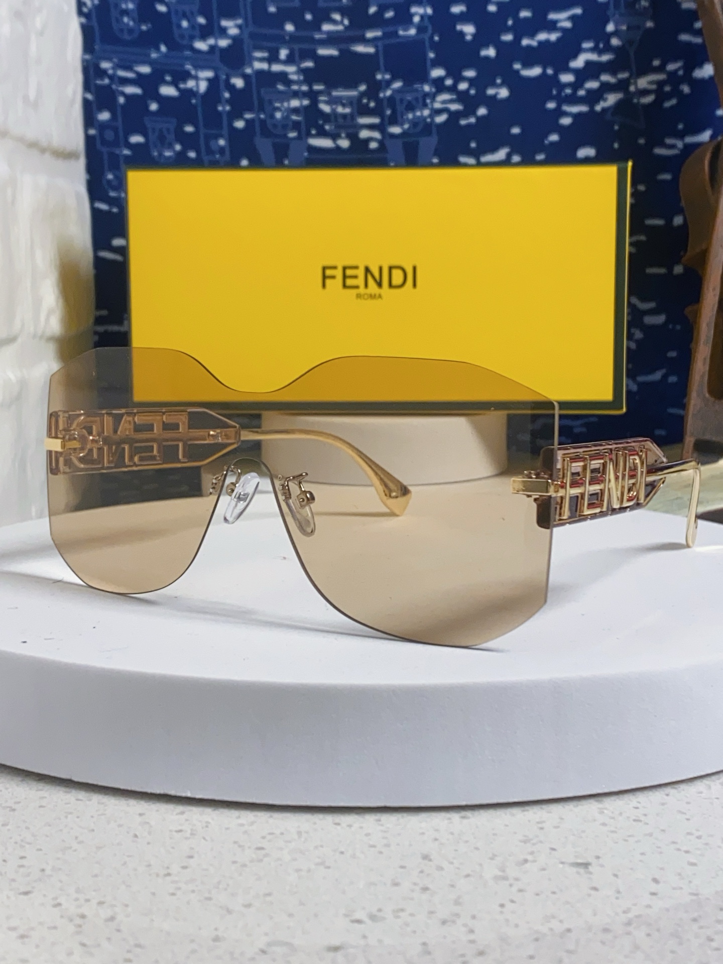  Fendi芬迪 2025新款多边形无框太阳眼镜女FE4006U时尚个性欧美明星款遮阳墨镜男女通用