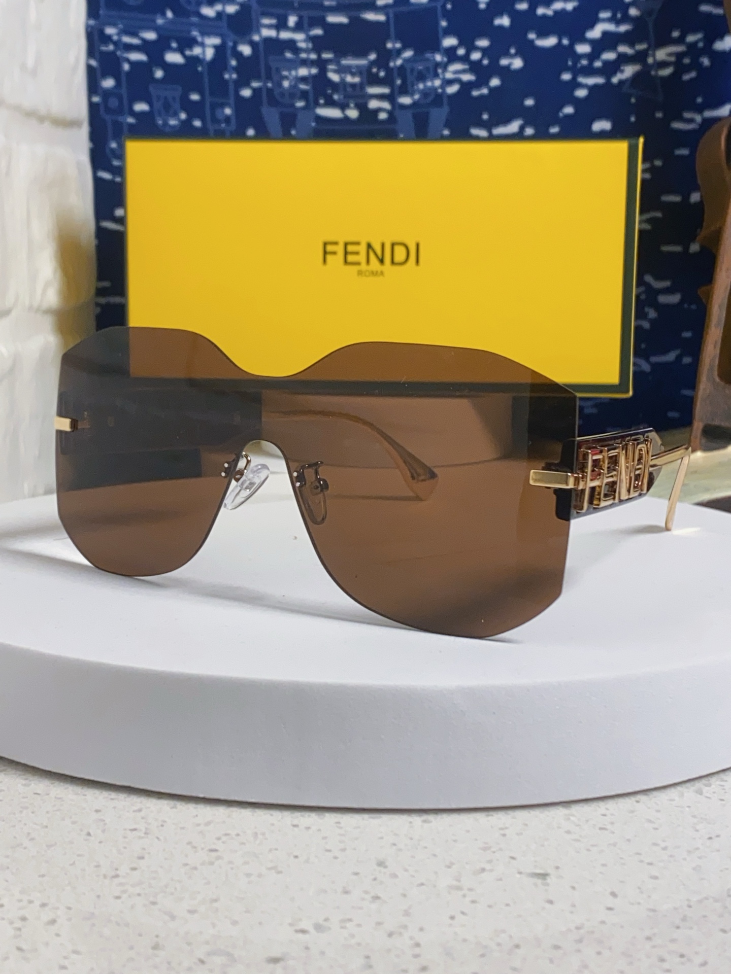  Fendi芬迪 2025新款多边形无框太阳眼镜女FE4006U时尚个性欧美明星款遮阳墨镜男女通用