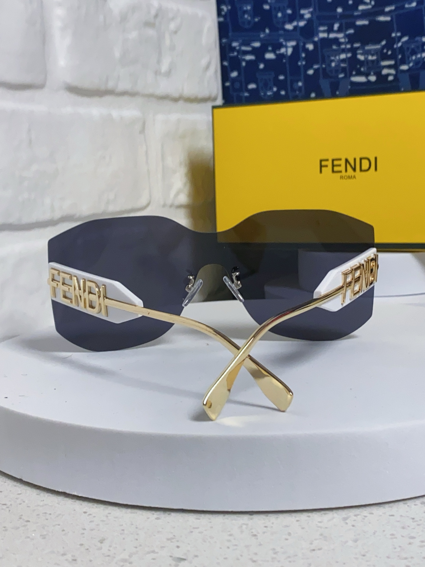  Fendi芬迪 2025新款多边形无框太阳眼镜女FE4006U时尚个性欧美明星款遮阳墨镜男女通用