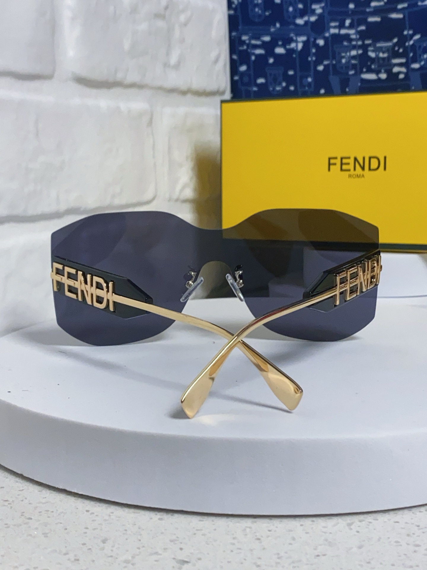  Fendi芬迪 2025新款多边形无框太阳眼镜女FE4006U时尚个性欧美明星款遮阳墨镜男女通用