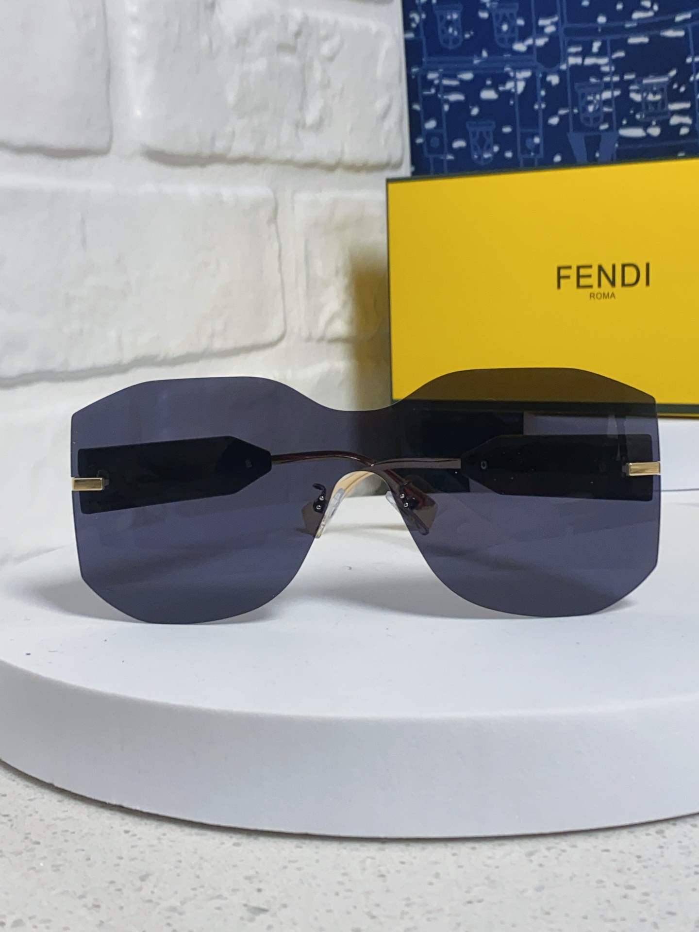  Fendi芬迪 2025新款多边形无框太阳眼镜女FE4006U时尚个性欧美明星款遮阳墨镜男女通用