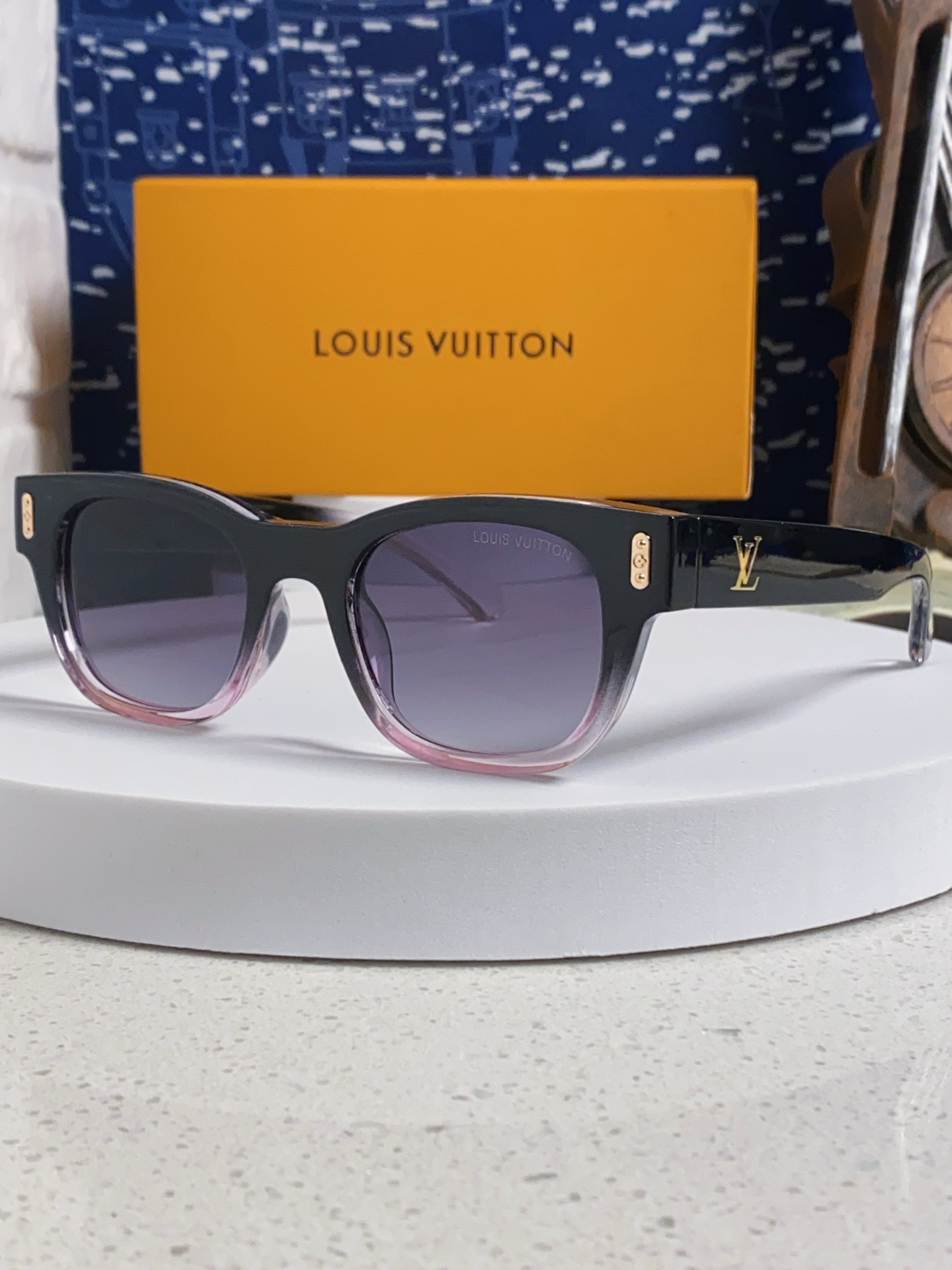  LouisVuitton路易威登  2025新款墨镜百搭高级感简约个性男女款眼镜防紫外线防晒太阳镜潮L