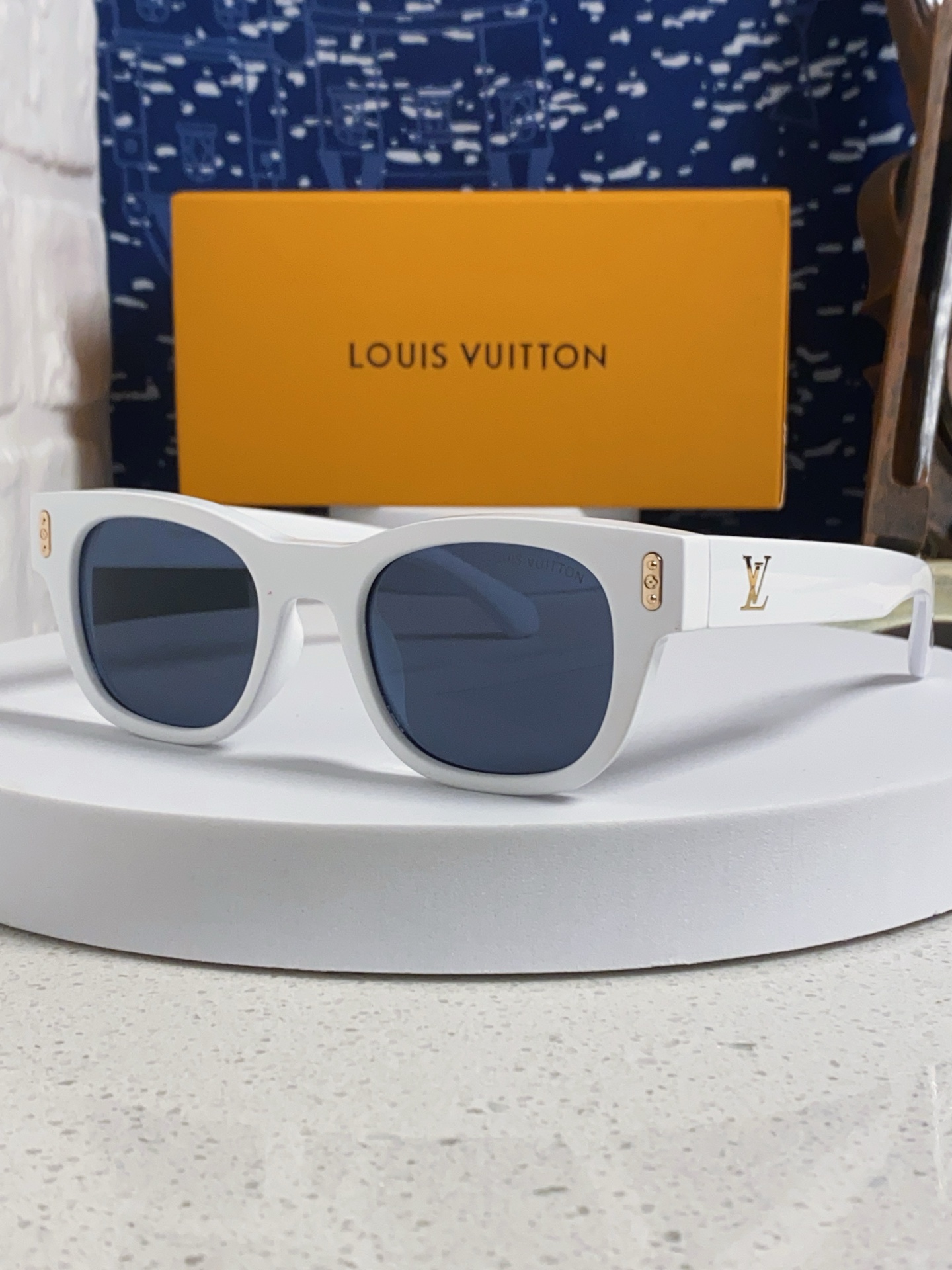  LouisVuitton路易威登  2025新款墨镜百搭高级感简约个性男女款眼镜防紫外线防晒太阳镜潮L