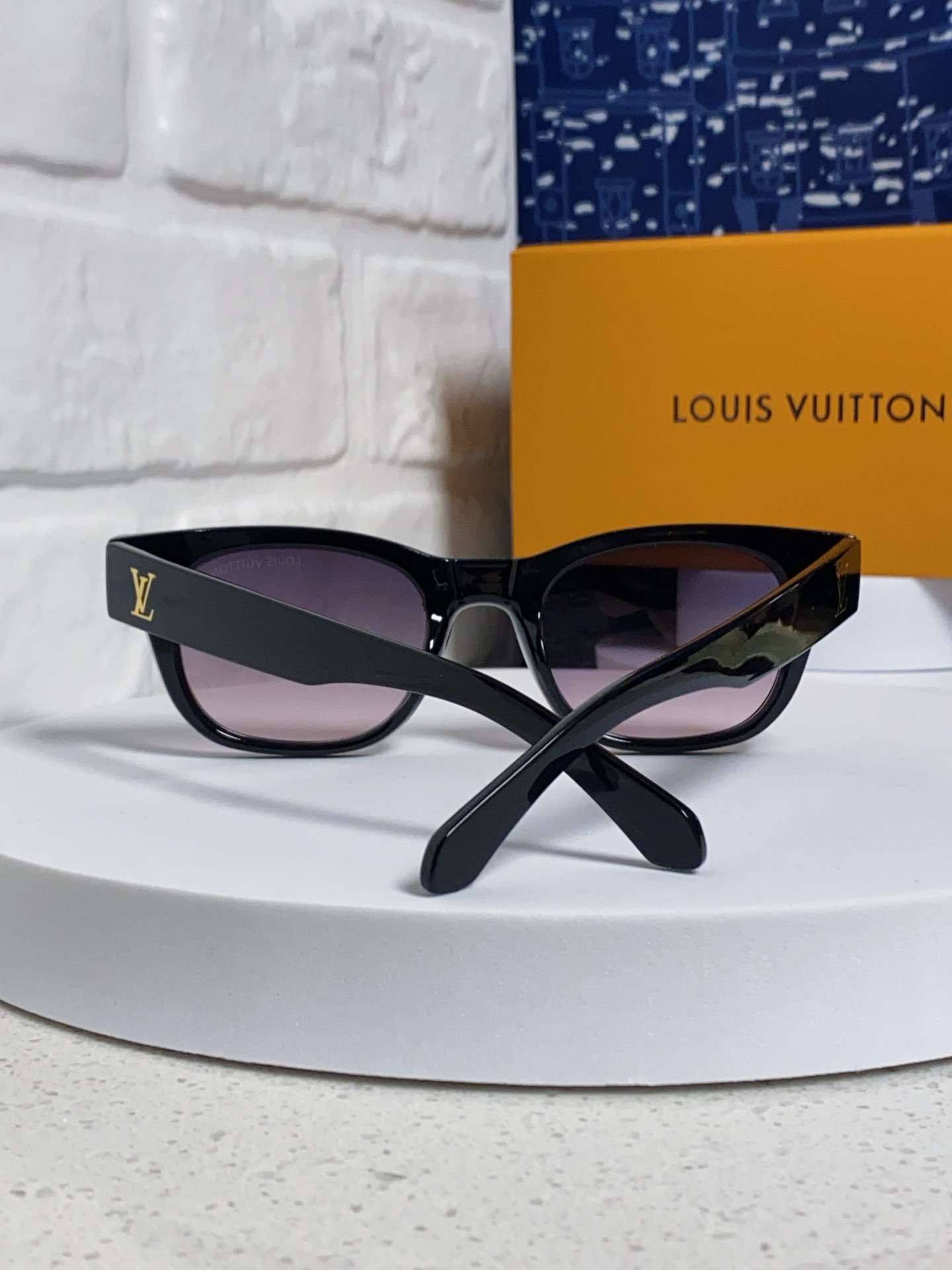  LouisVuitton路易威登  2025新款墨镜百搭高级感简约个性男女款眼镜防紫外线防晒太阳镜潮L