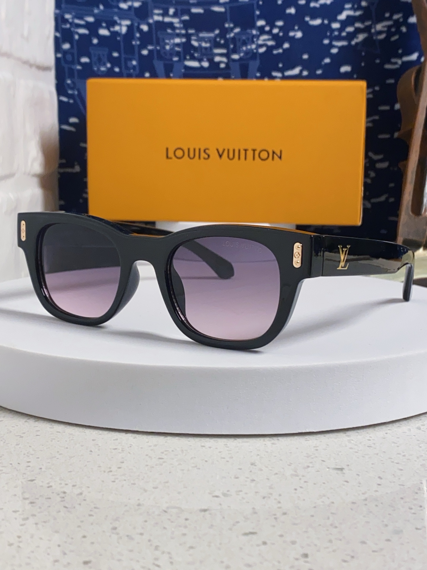  LouisVuitton路易威登  2025新款墨镜百搭高级感简约个性男女款眼镜防紫外线防晒太阳镜潮L