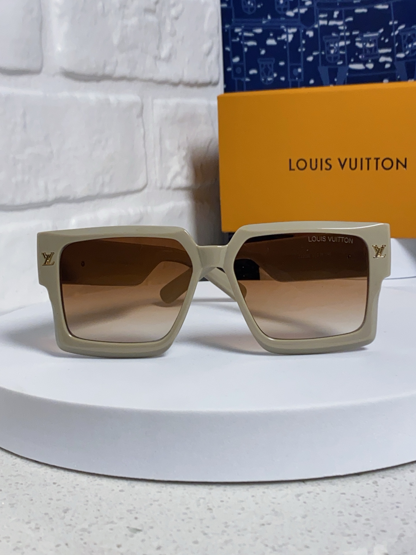 Louis Vuitton路易威登 2025新款ins风网红方框墨镜男明星同款太阳镜欧美潮人复古嘻哈街