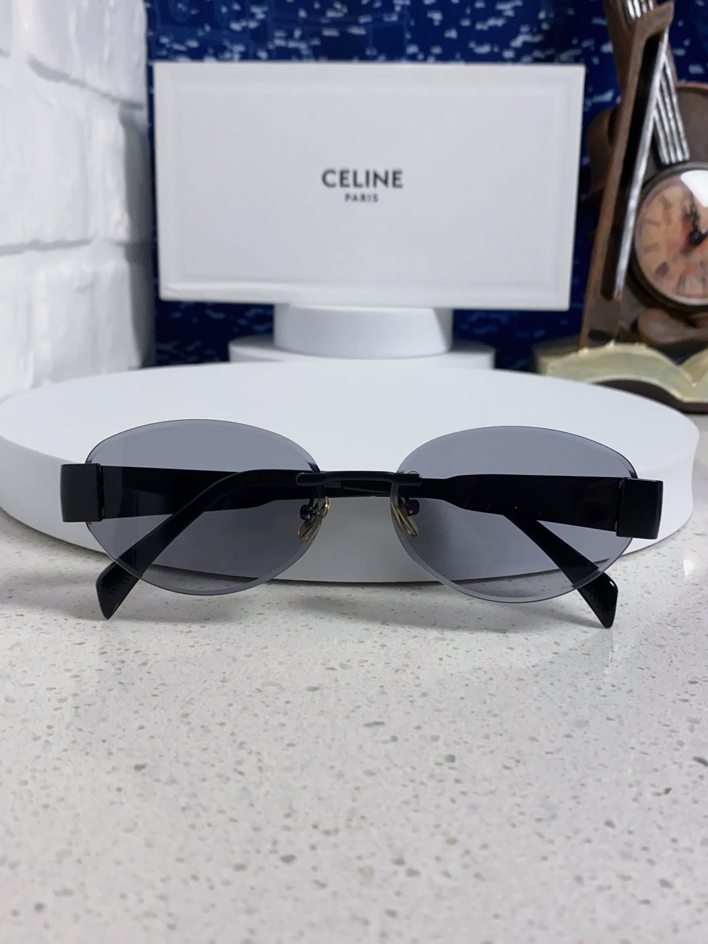  Celine赛琳 2025新款太阳眼镜凯旋门LISA同款女老钱风复古 金属椭圆形式 