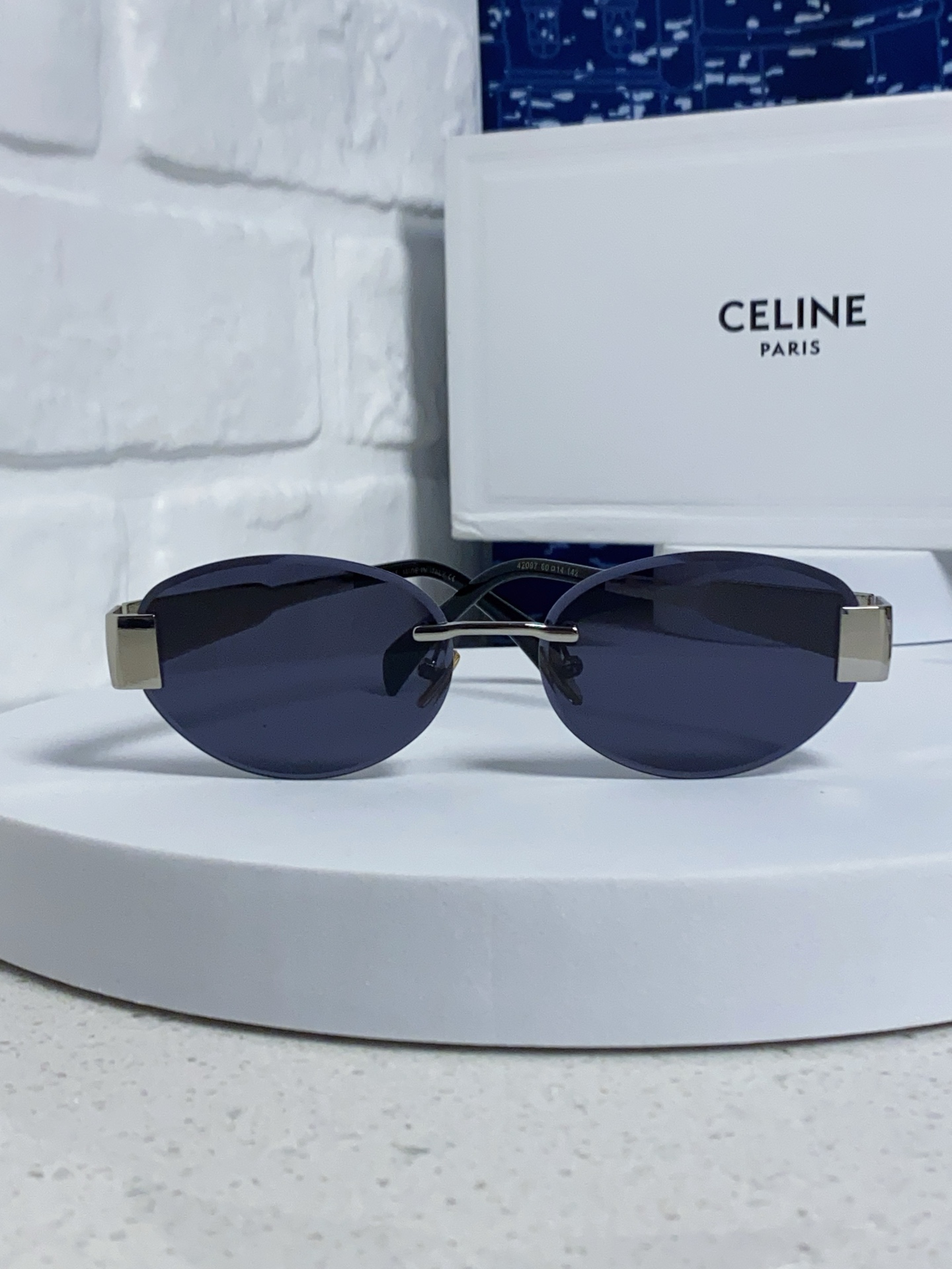  Celine赛琳 2025新款太阳眼镜凯旋门LISA同款女老钱风复古 金属椭圆形式 