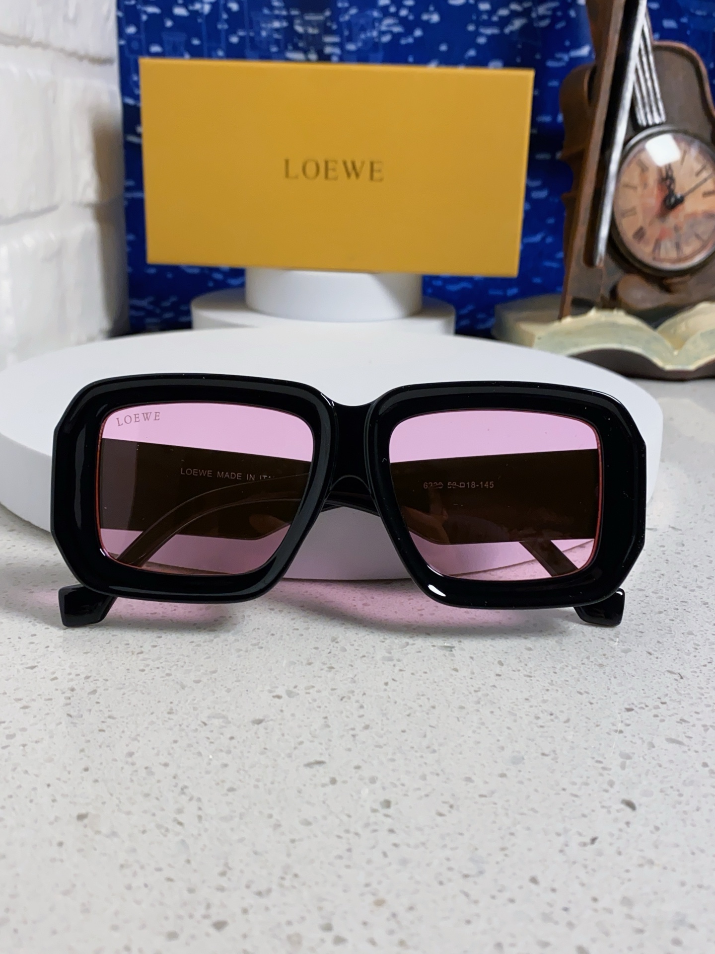  Loewe罗意威 2025新款欧美墨镜黑色醋纤粗框粉色镜片气质简约日常 女士墨镜