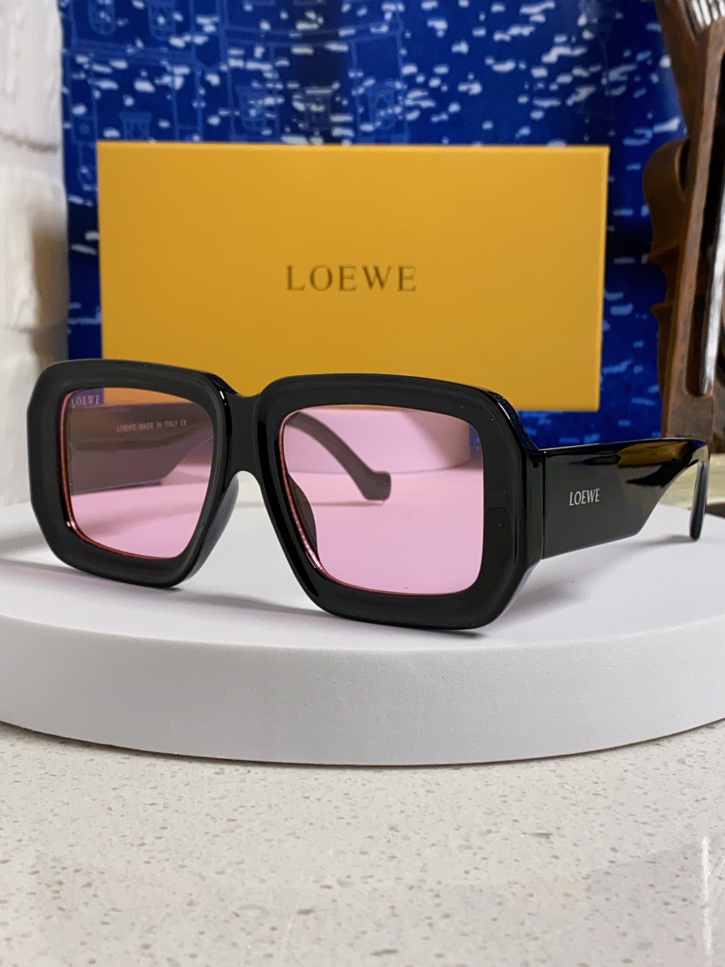  Loewe罗意威 2025新款欧美墨镜黑色醋纤粗框粉色镜片气质简约日常 女士墨镜