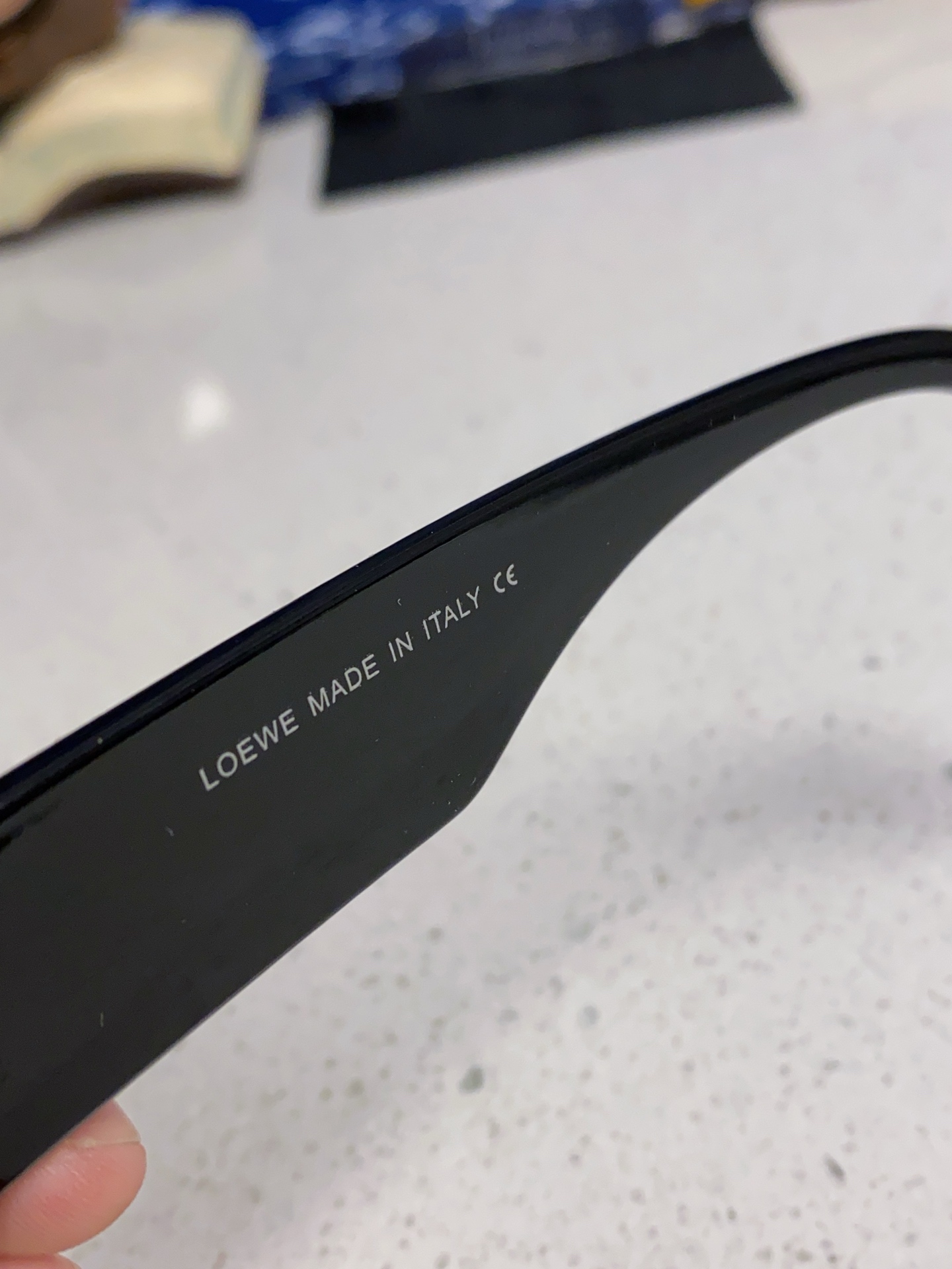  Loewe罗意威 2025新款欧美墨镜黑色醋纤粗框粉色镜片气质简约日常 女士墨镜