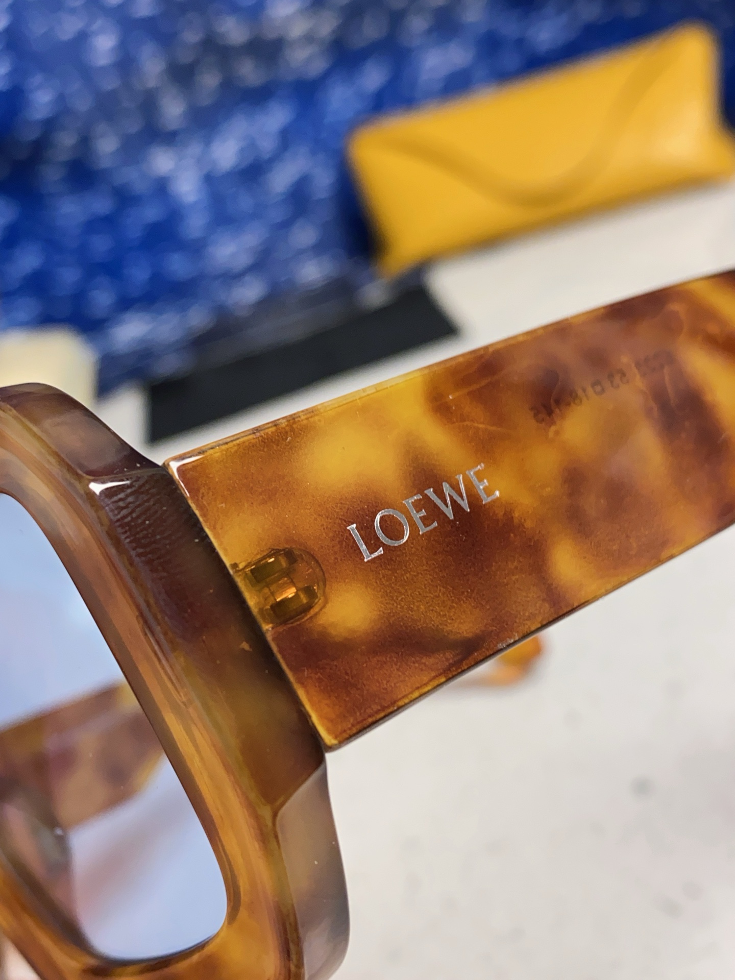  Loewe罗意威 2025新款欧美墨镜黑色醋纤粗框粉色镜片气质简约日常 女士墨镜