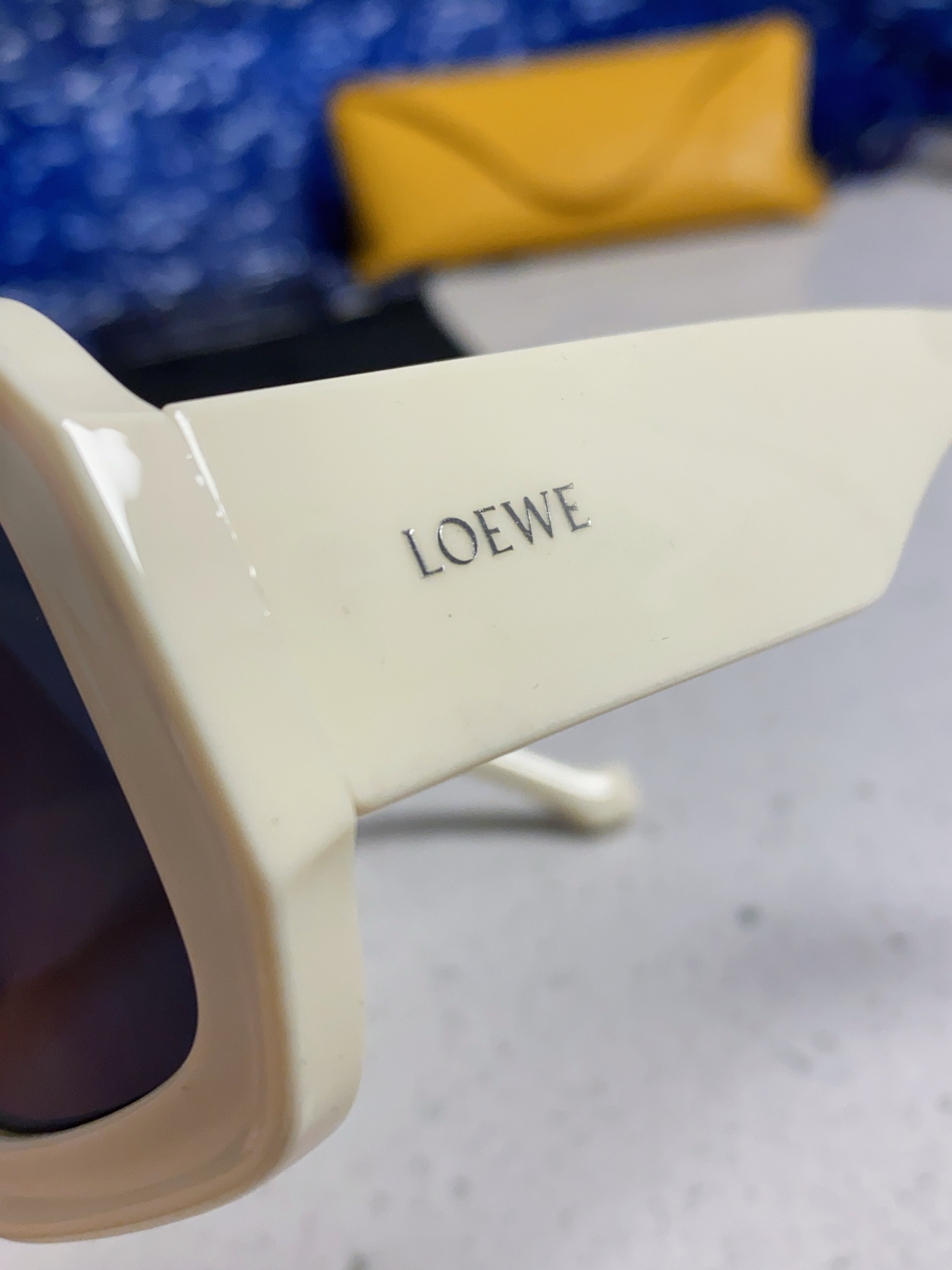  Loewe罗意威 2025新款欧美墨镜黑色醋纤粗框粉色镜片气质简约日常 女士墨镜