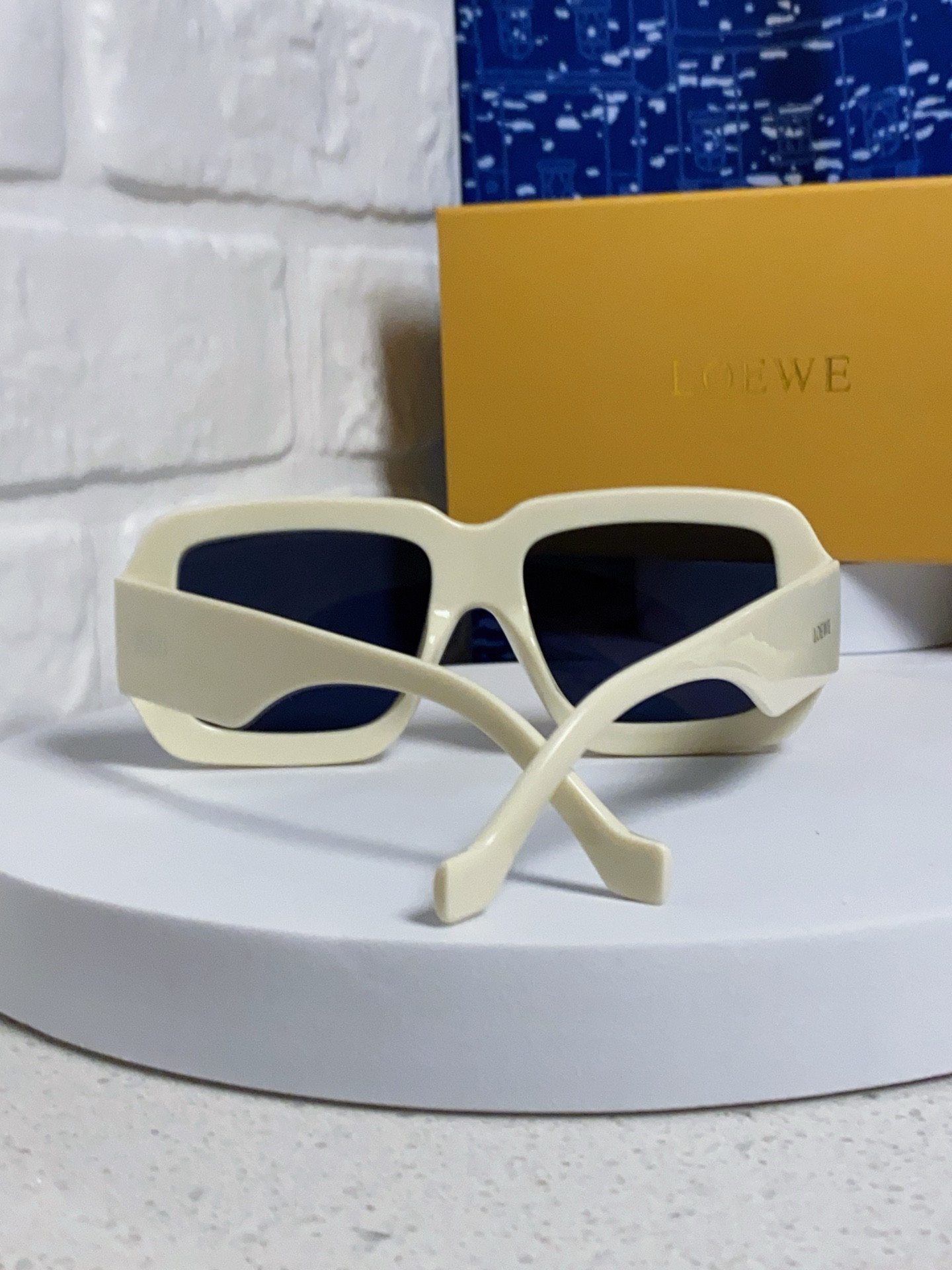  Loewe罗意威 2025新款欧美墨镜黑色醋纤粗框粉色镜片气质简约日常 女士墨镜