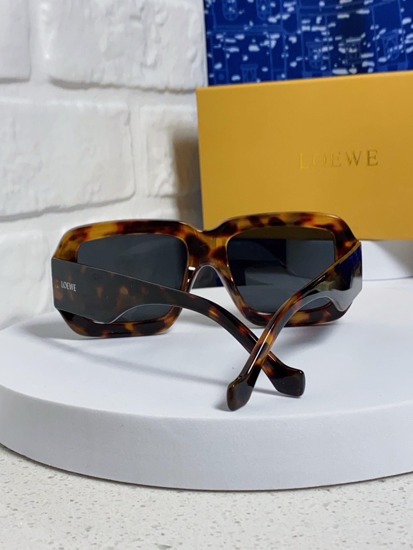  Loewe罗意威 2025新款欧美墨镜黑色醋纤粗框粉色镜片气质简约日常 女士墨镜