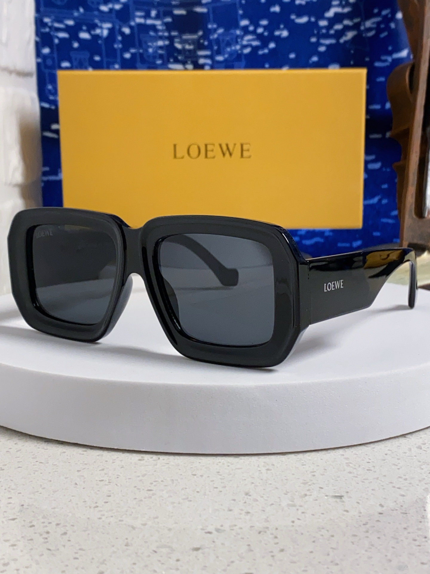  Loewe罗意威 2025新款欧美墨镜黑色醋纤粗框粉色镜片气质简约日常 女士墨镜