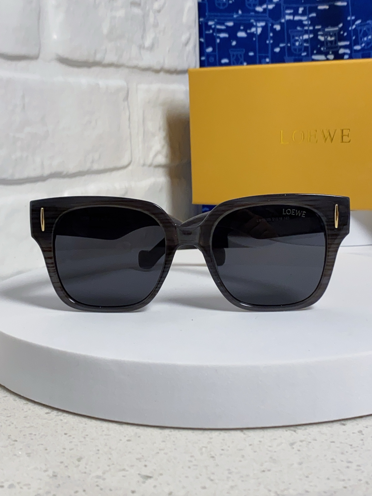 Loewe LW50069 Fashion Square Sunglasses - Gold Label, UV Protection 4 i1747037359201 6471 0 1